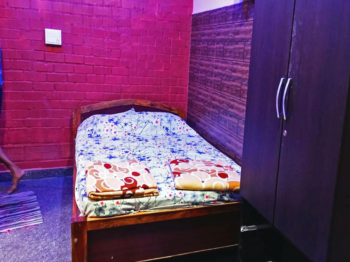 Budget Double Room photo 3