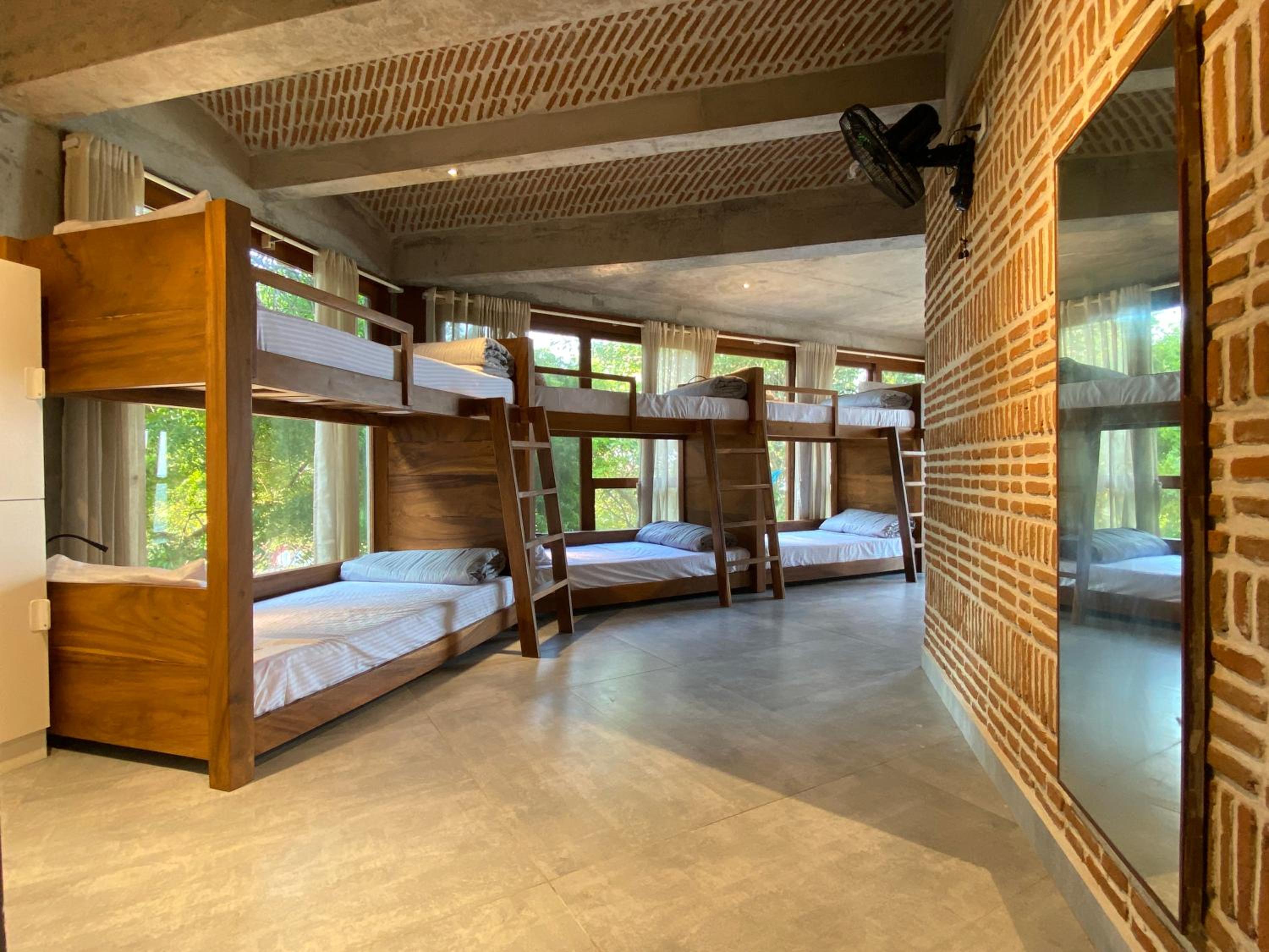 8 bed dorm photo 3