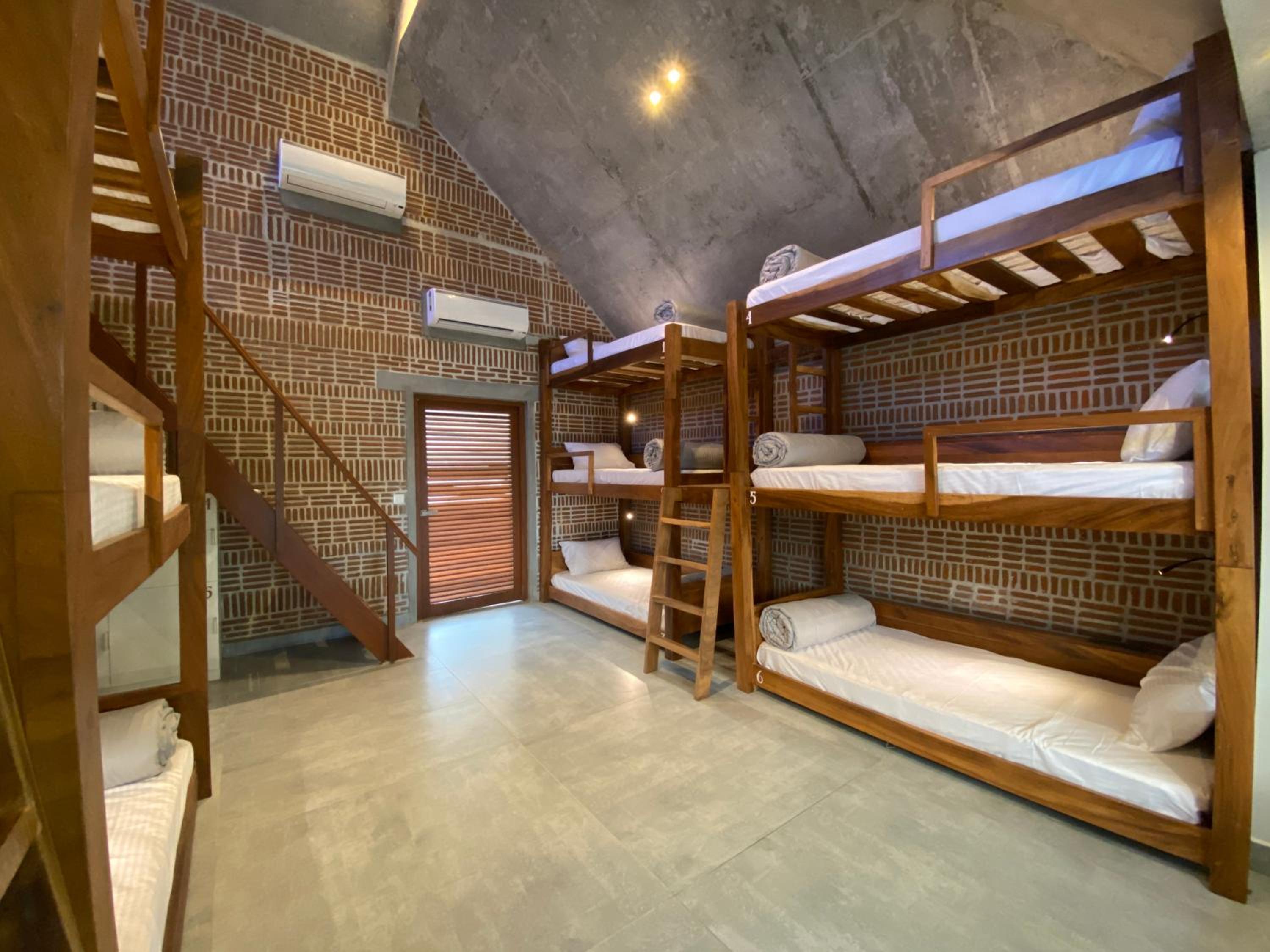 9 Bed Dorm photo 2