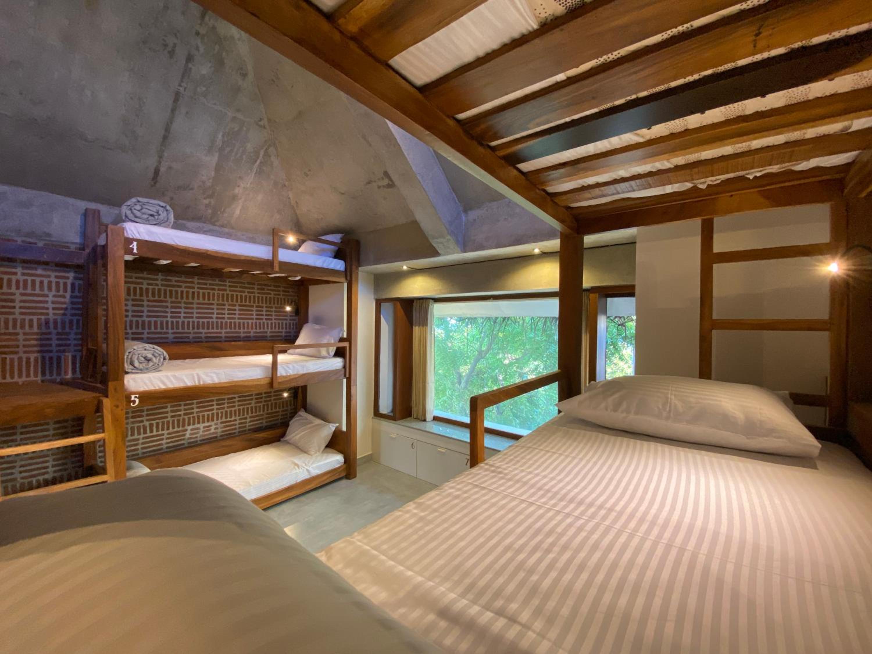 9 Bed Dorm photo 1