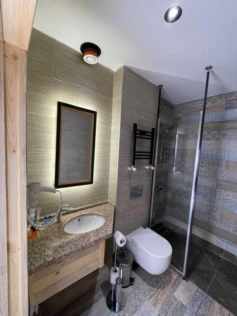 Deluxe Junior Suite - Photo 18