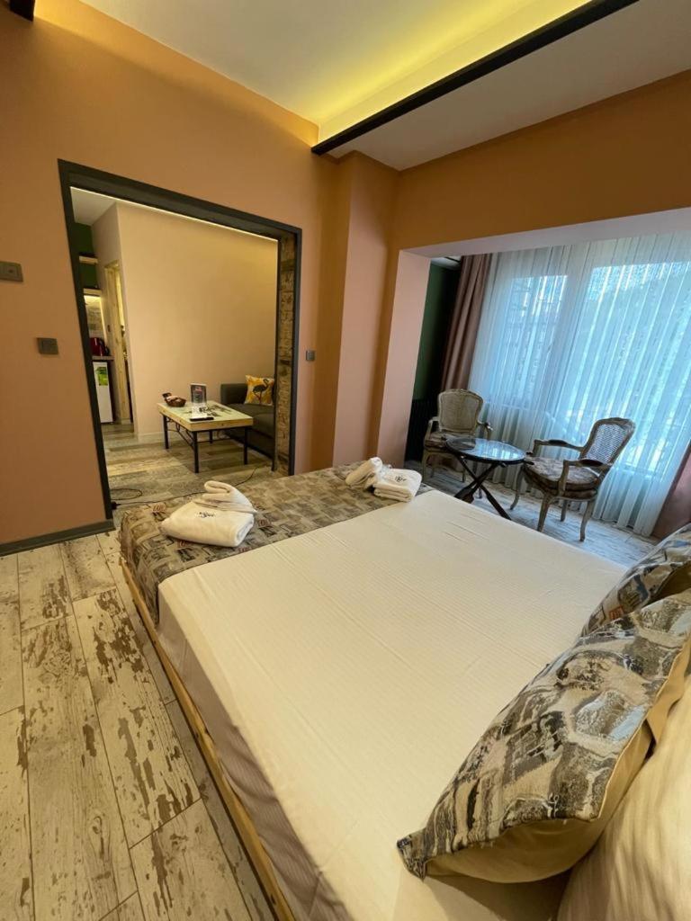 Deluxe Junior Suite - Photo 16