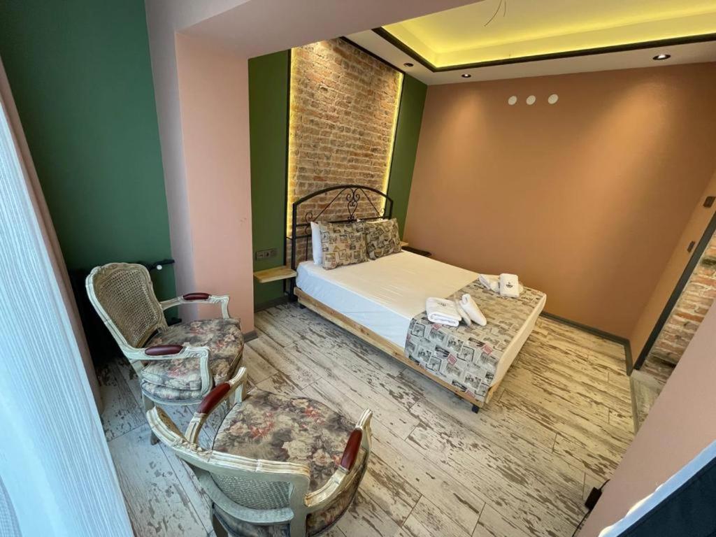 Deluxe Junior Suite - Photo 13