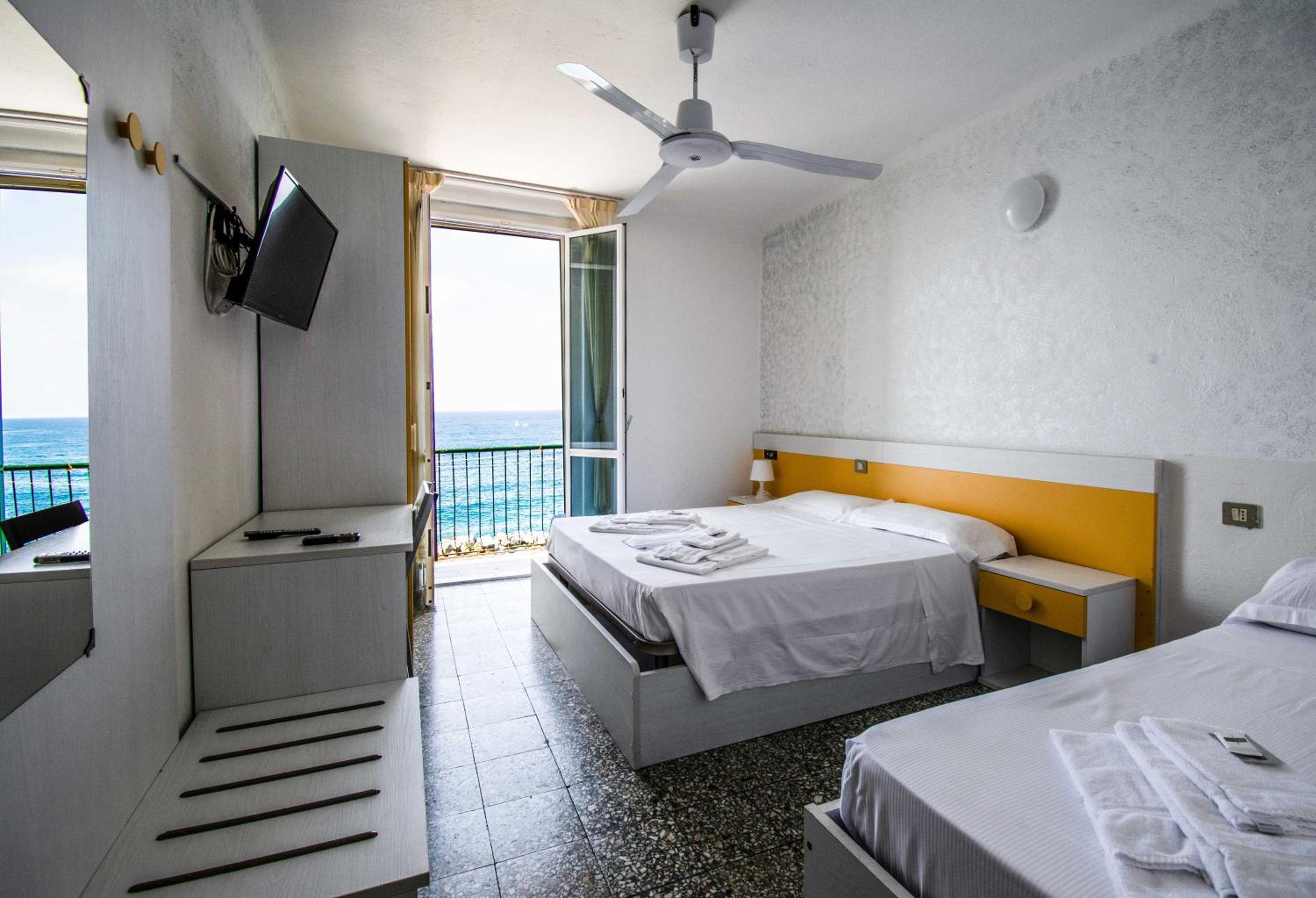 Triple Room with Sea View