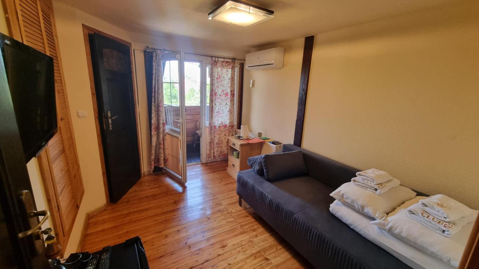 Double Room with Private Bathroom photo 2