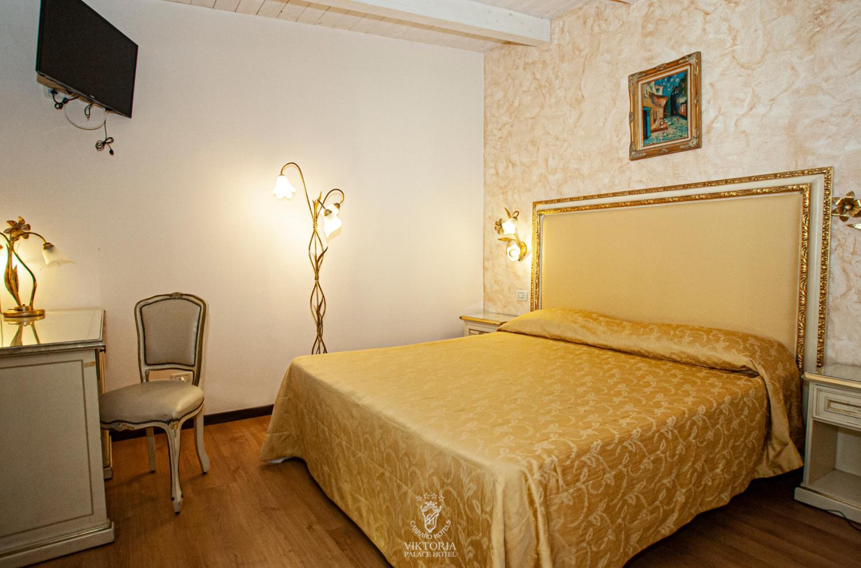 Double Room with Patio thumbnail 6