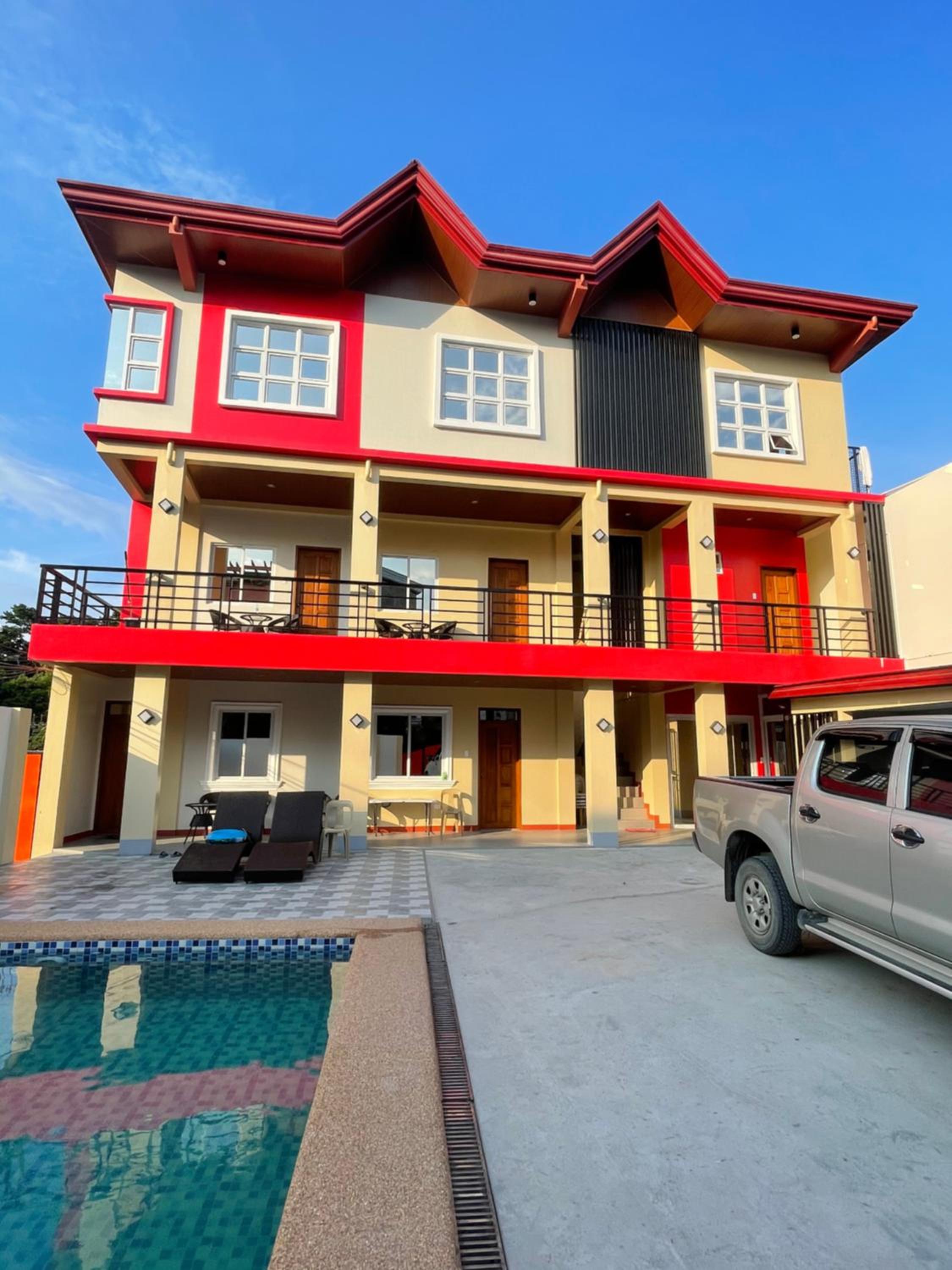 Five-Bedroom House photo 1