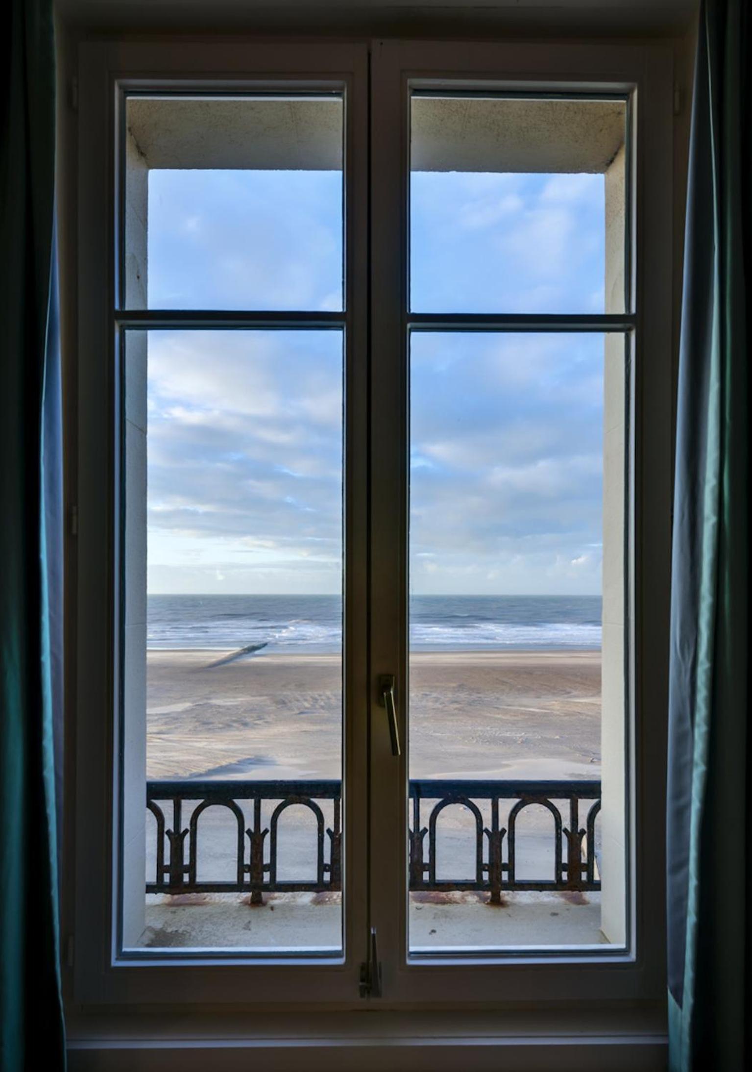 Classic Twin Room with Sea View - Photo 4