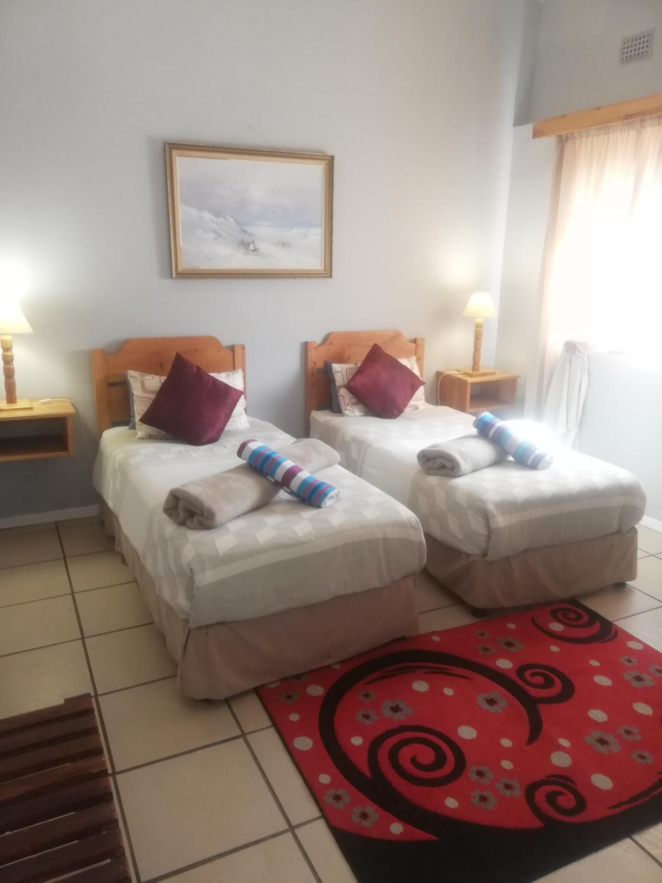 Twin Room - Photo 10