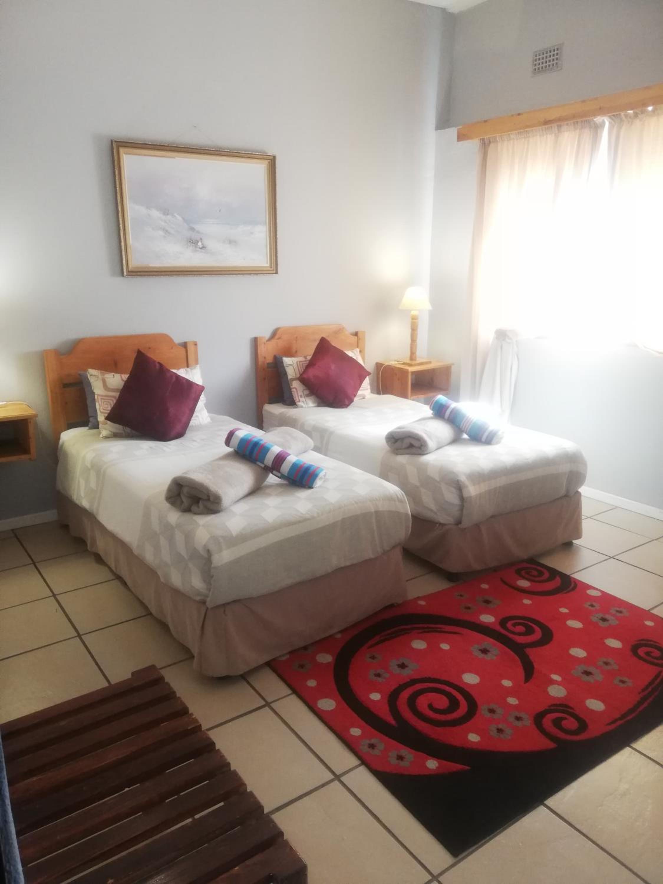 Twin Room - Photo 9