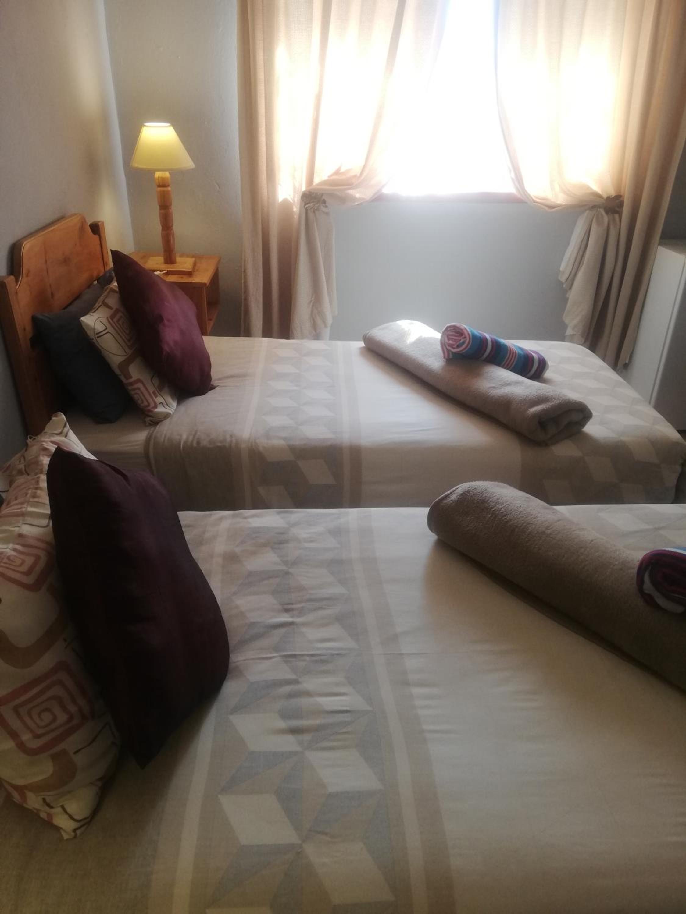 Twin Room - Photo 12