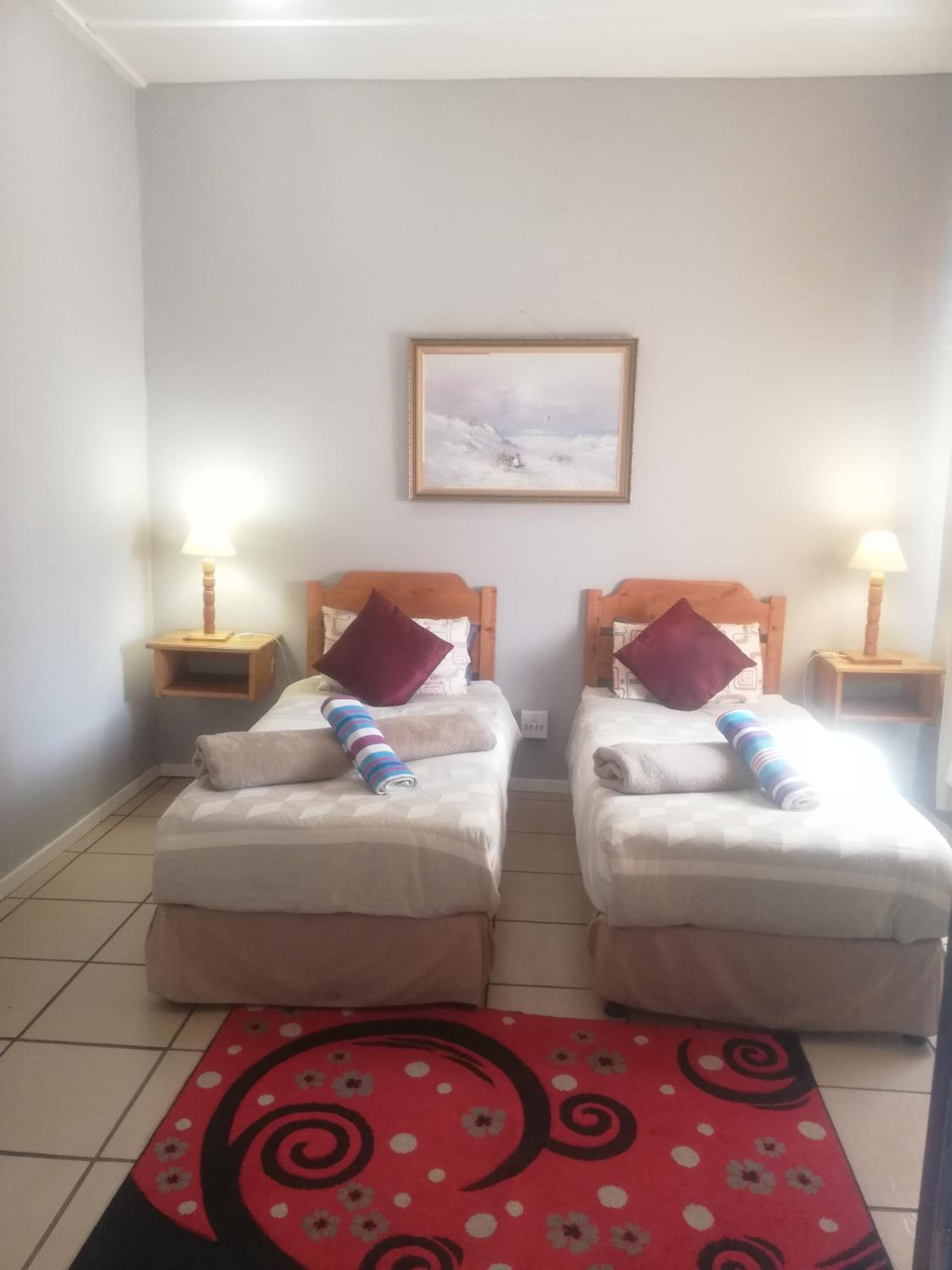 Twin Room - Photo 16