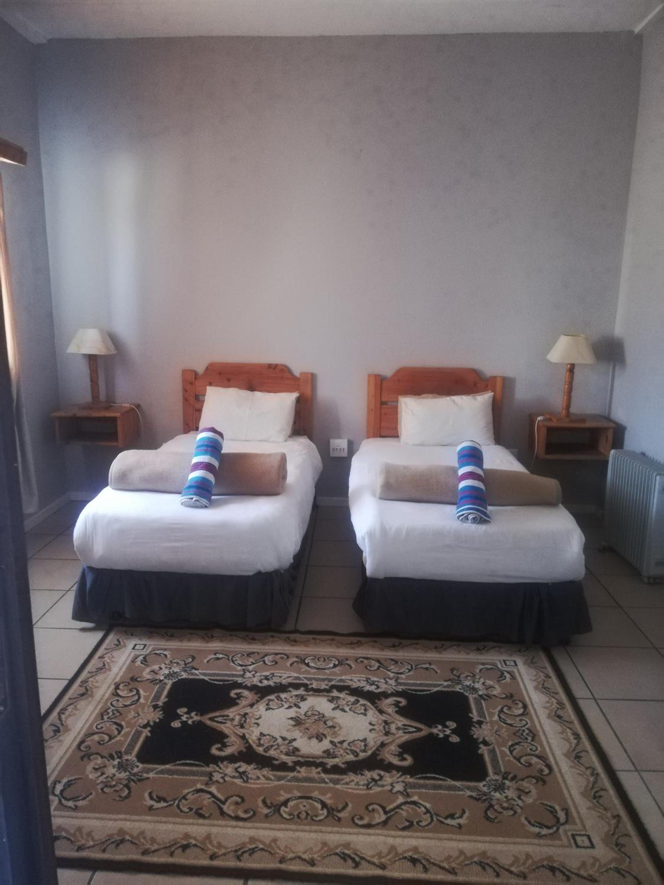 Twin Room - Photo 17