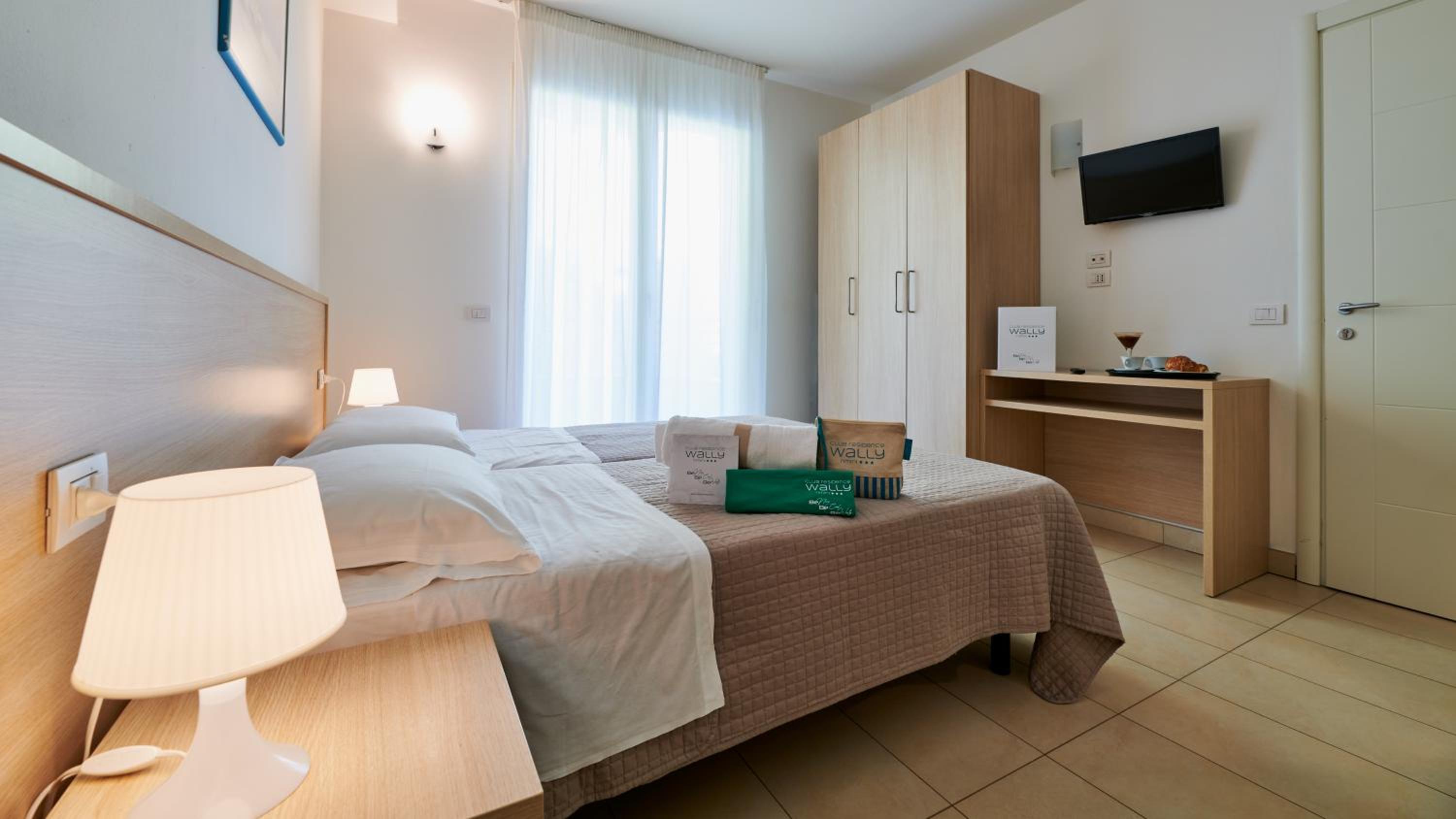 Apartment with 2 Private Bathrooms photo 2