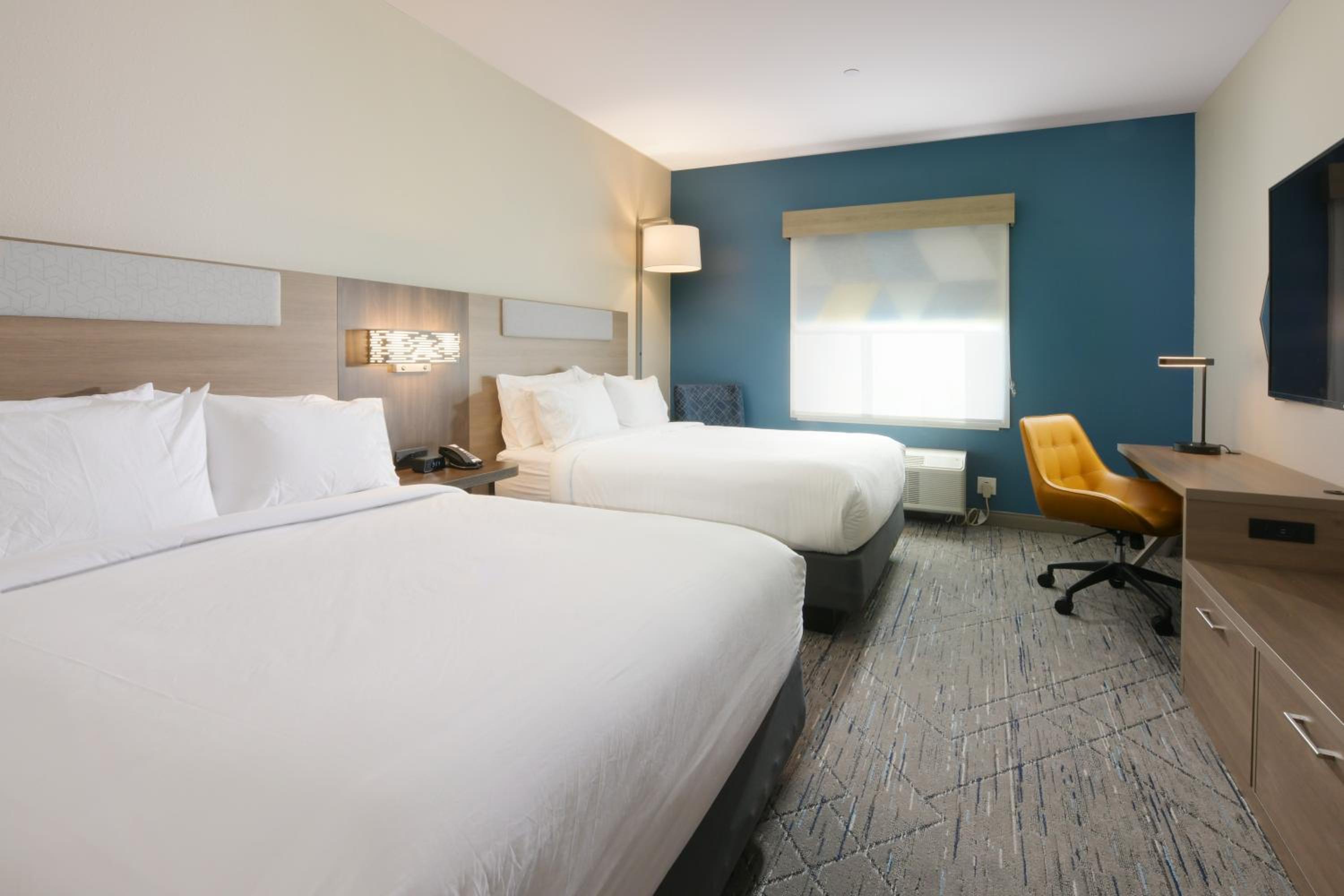 Standard Queen Room with Two Queen Beds - Photo 1