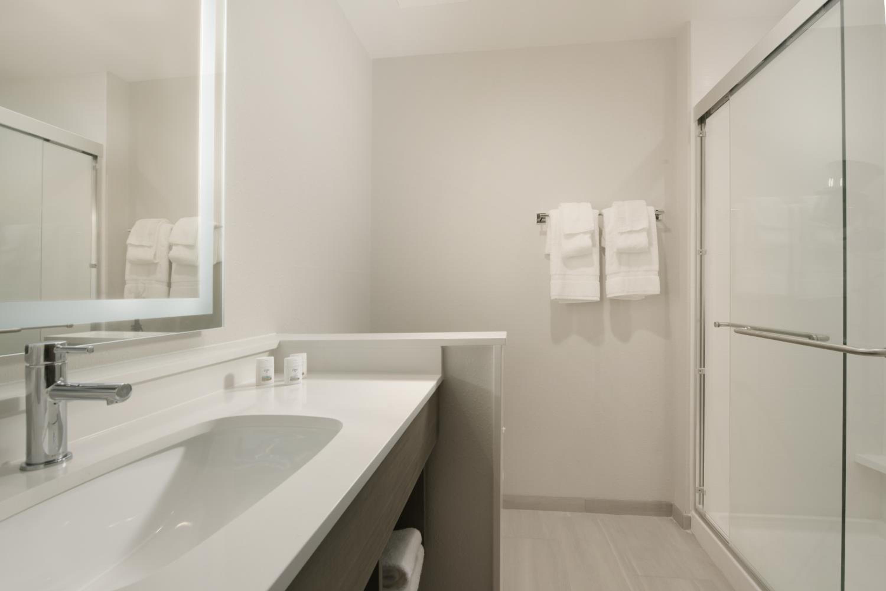 Standard King Room - Photo 3
