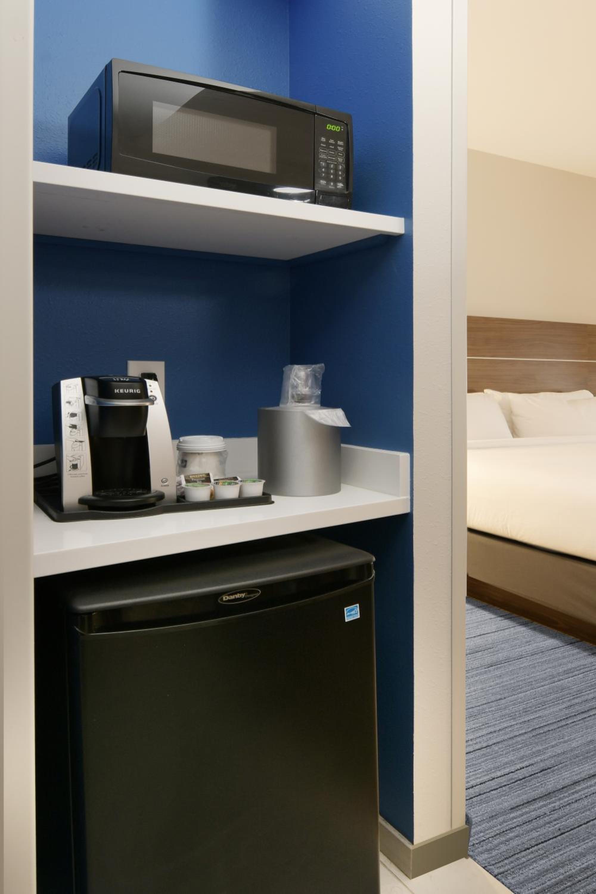 Standard King Room - Photo 4