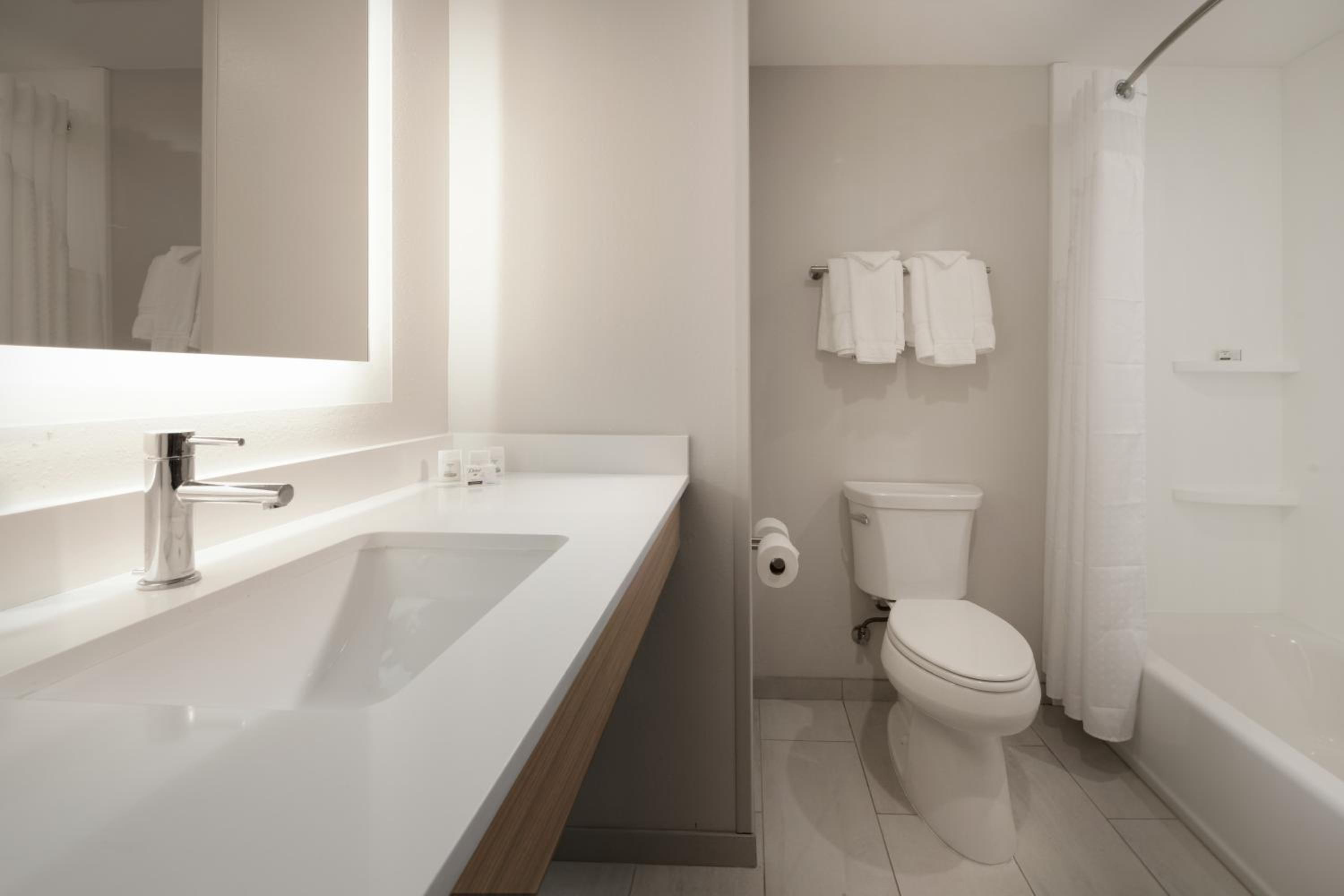 Suite with Two Queen Beds - Photo 4