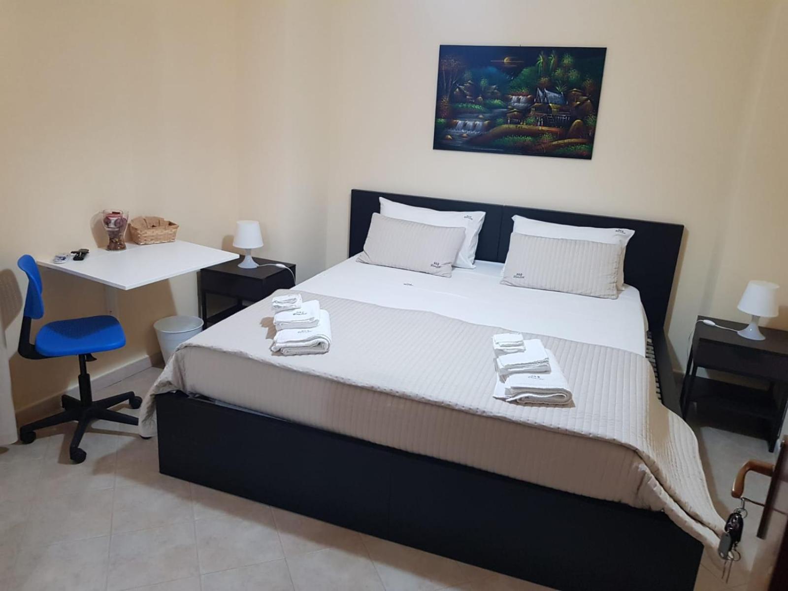 Double Room with Private Bathroom - Photo 3