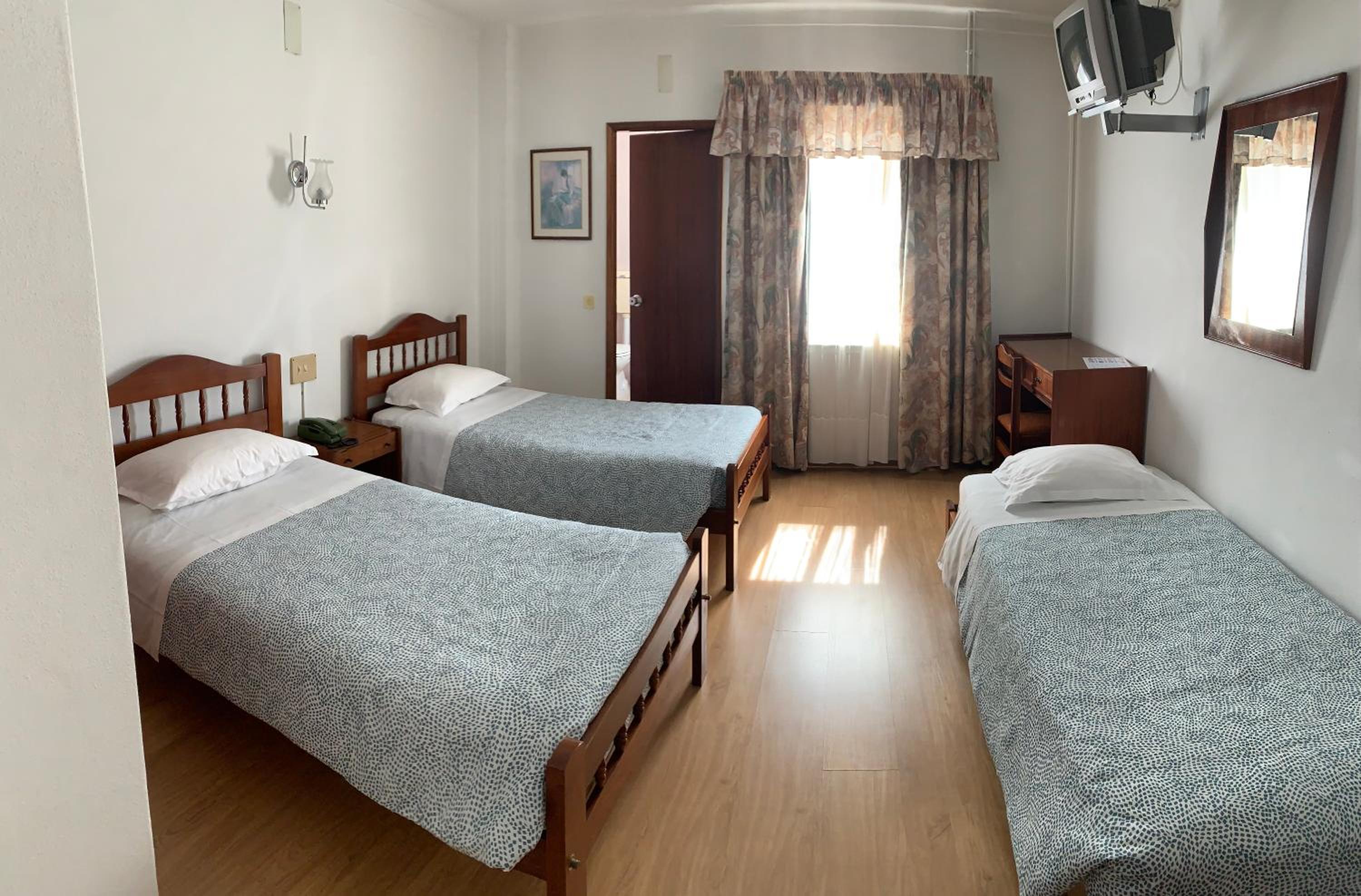 Budget Triple Room - Photo 3