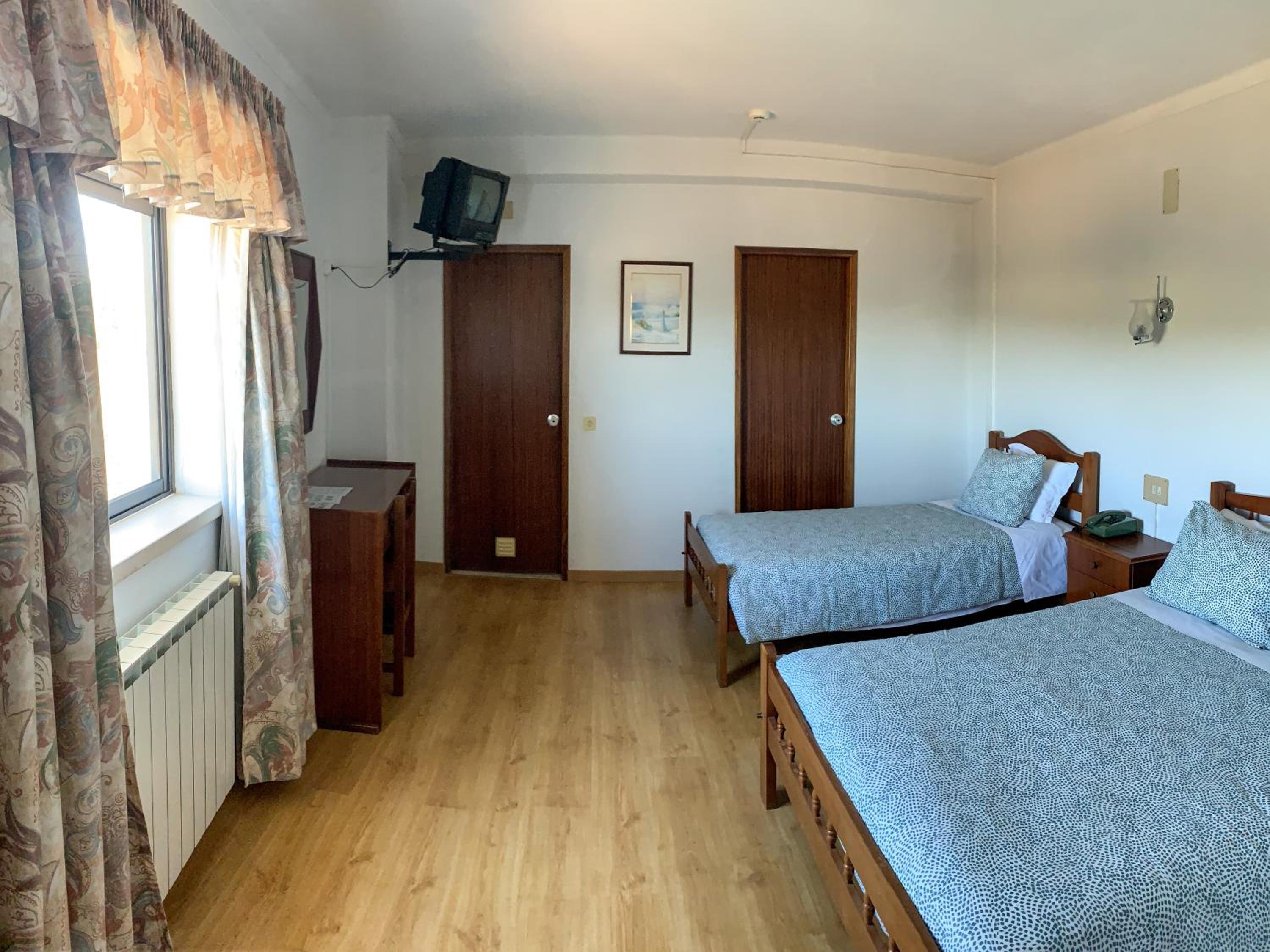Economy Triple Room - Photo 2