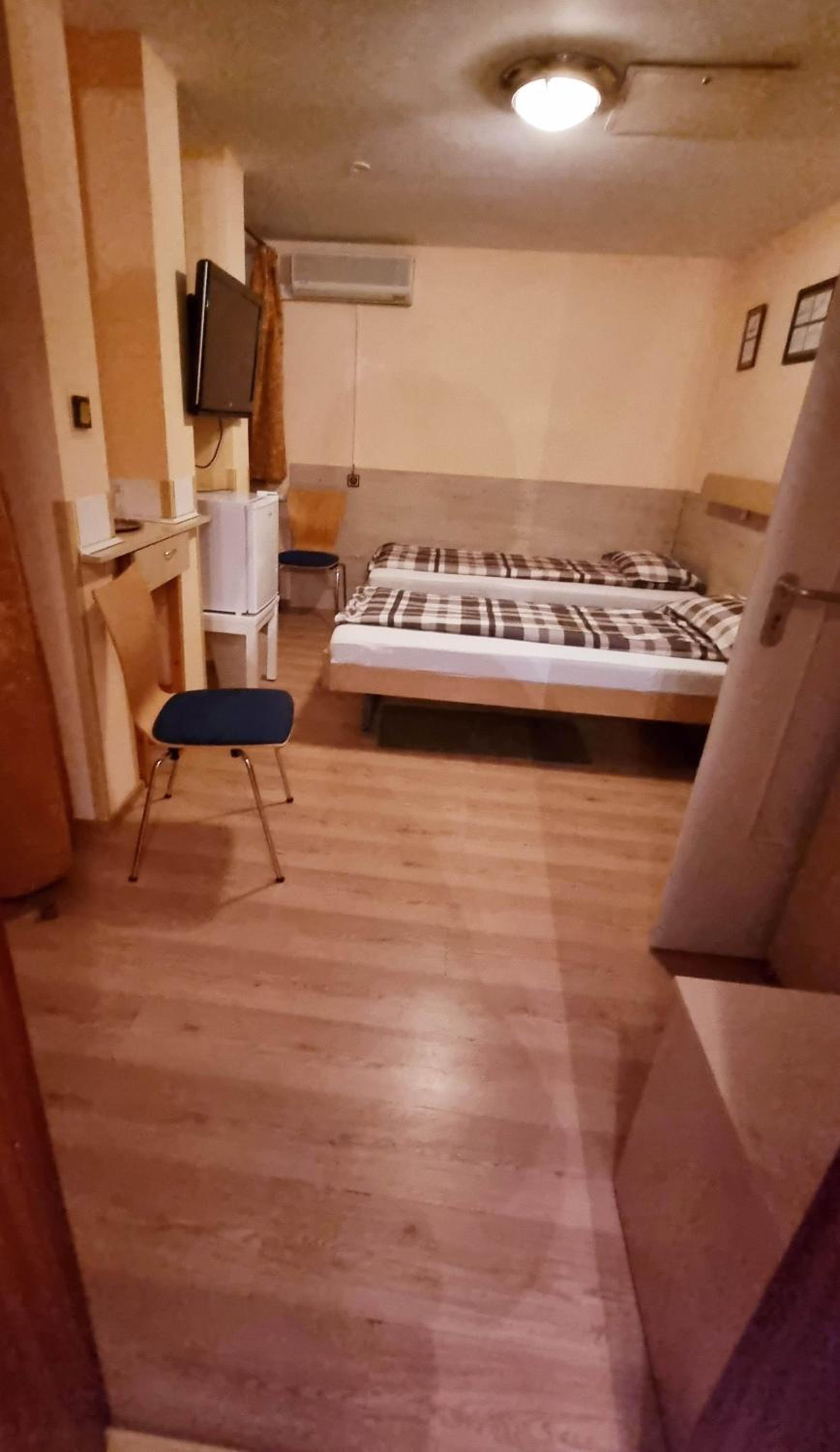 Double Room - Photo 5