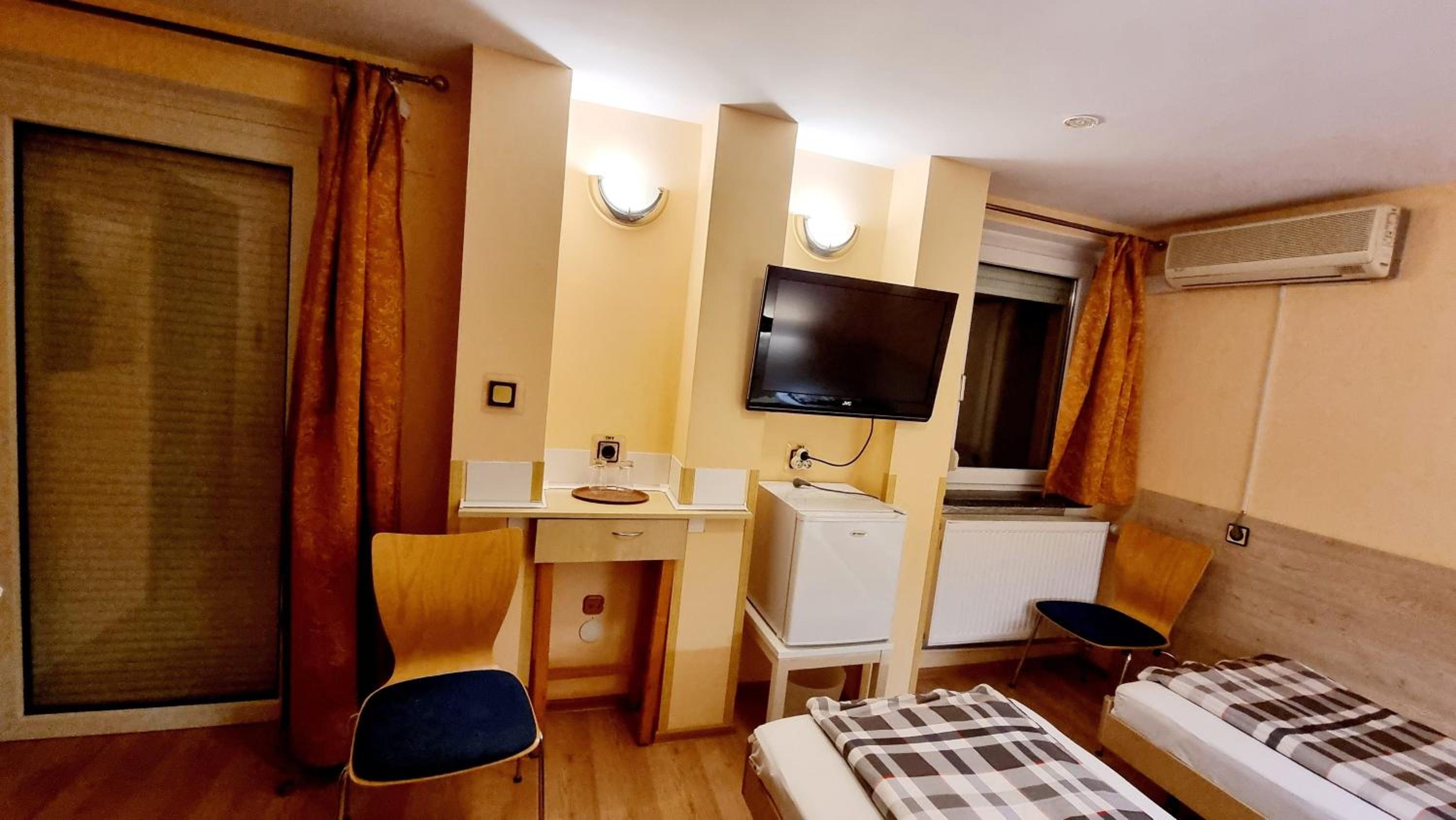 Double Room - Photo 6