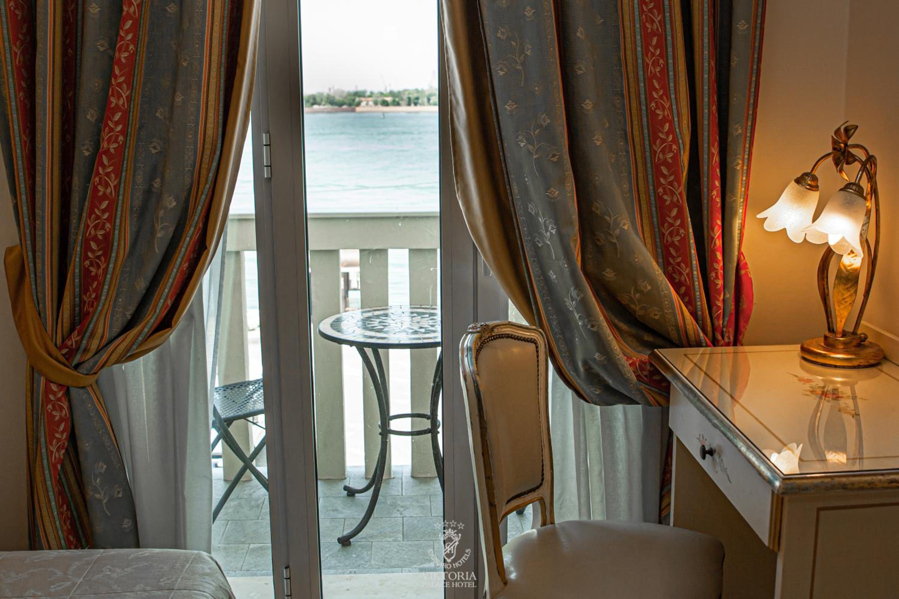 Deluxe Double Room with Balcony and Lagoon View