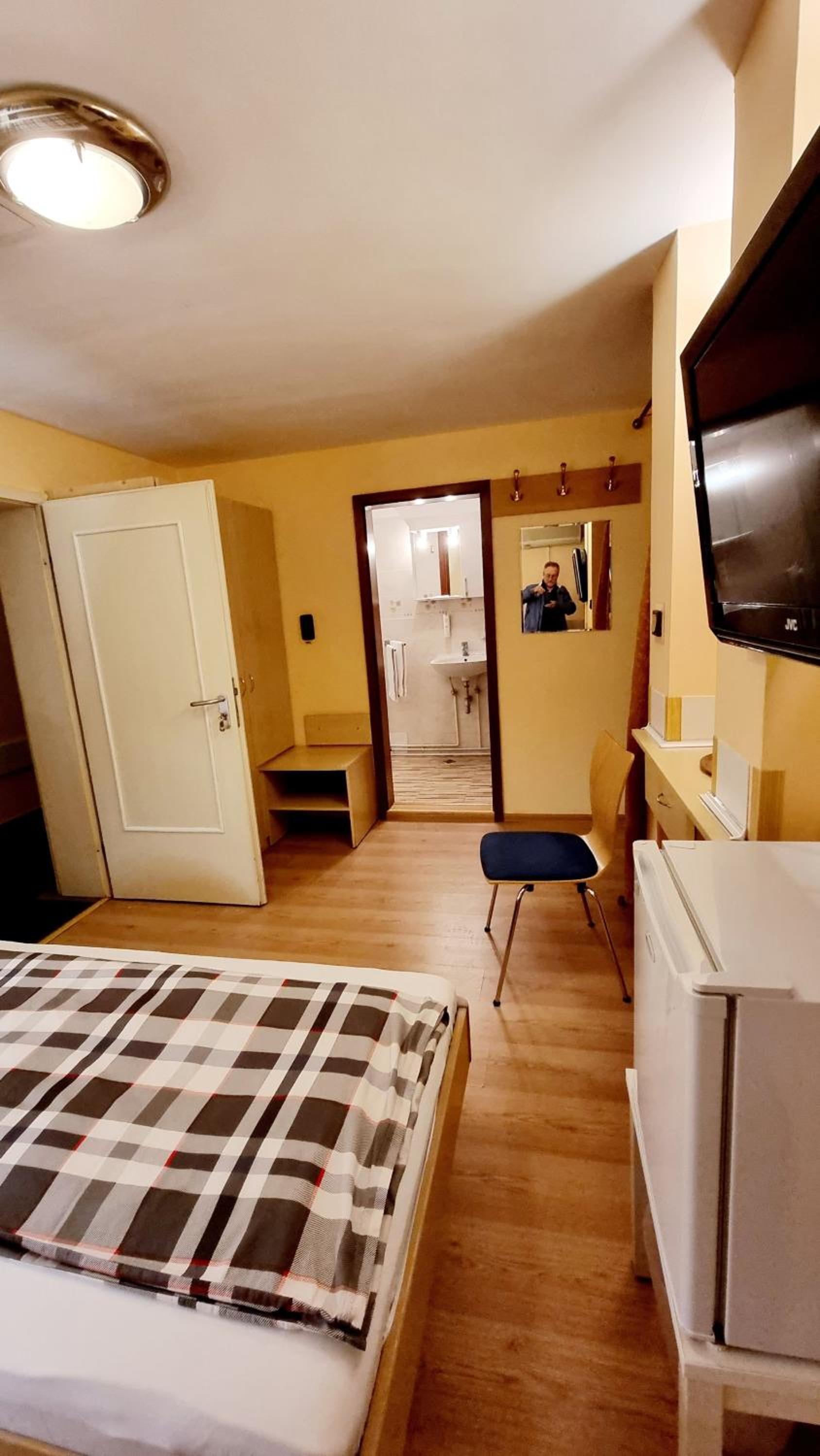 Double Room - Photo 7
