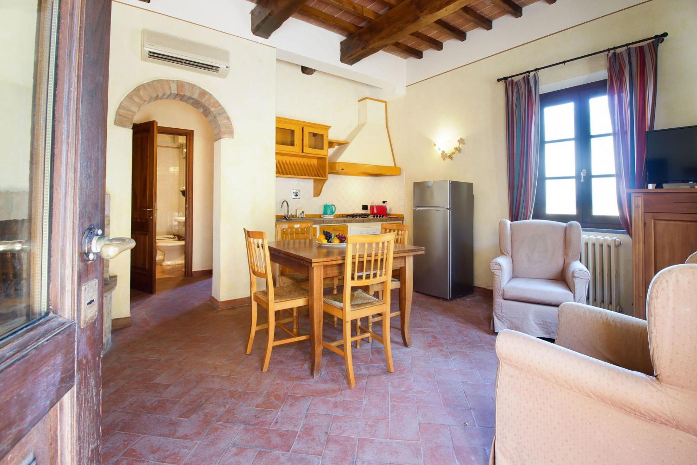 Apartment 5 photo 2