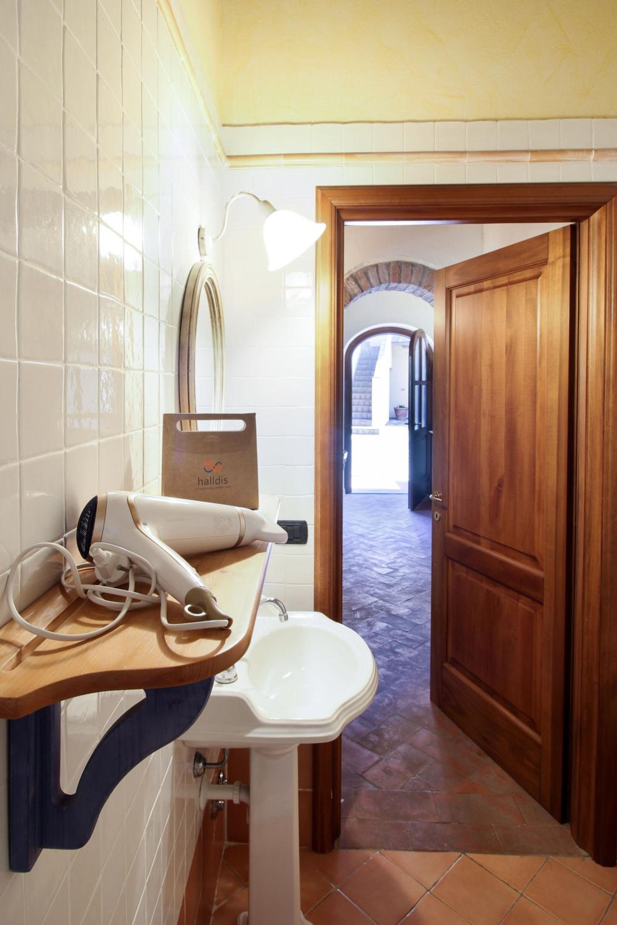 Apartment 5 photo 3