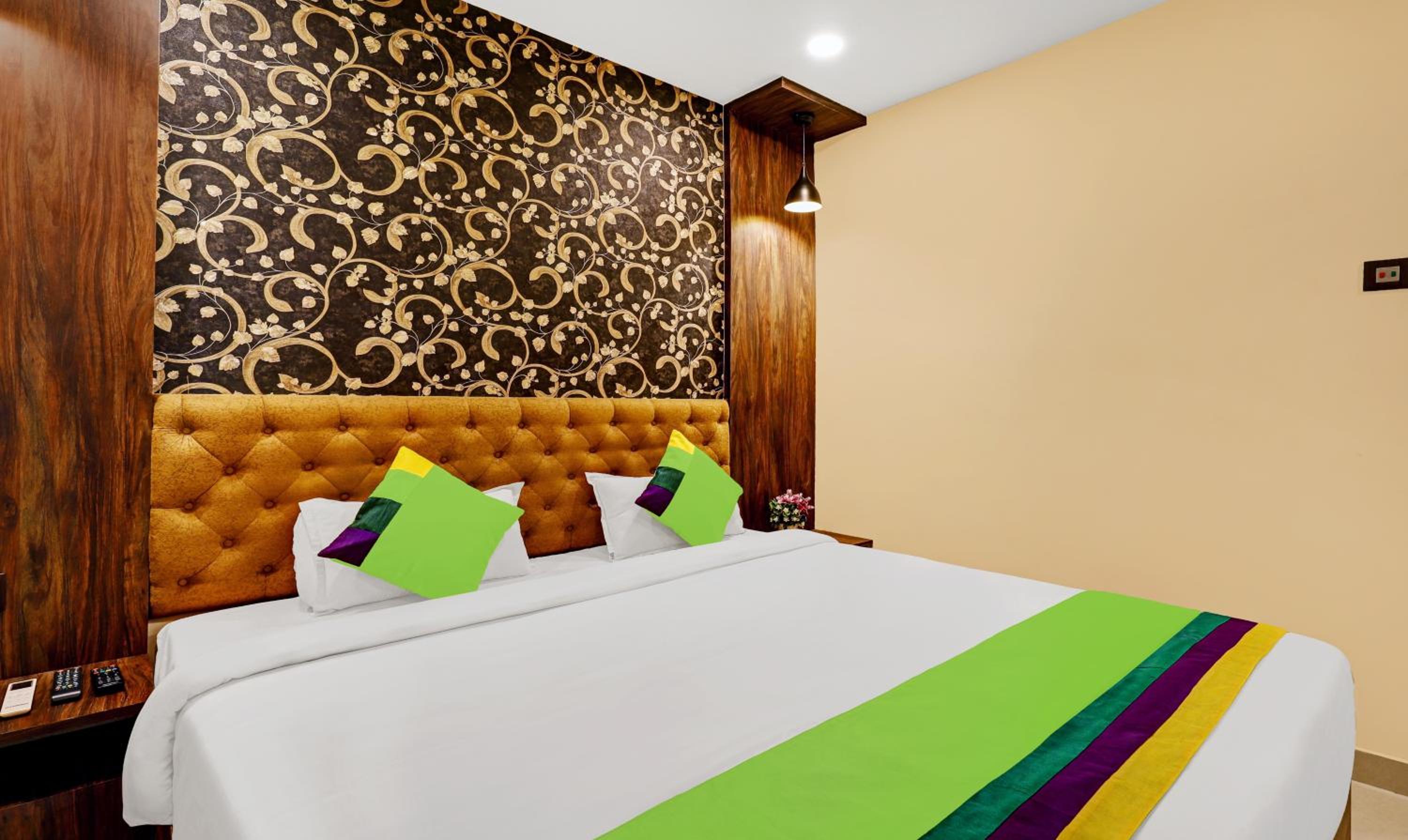 Deluxe  Room - Photo 5