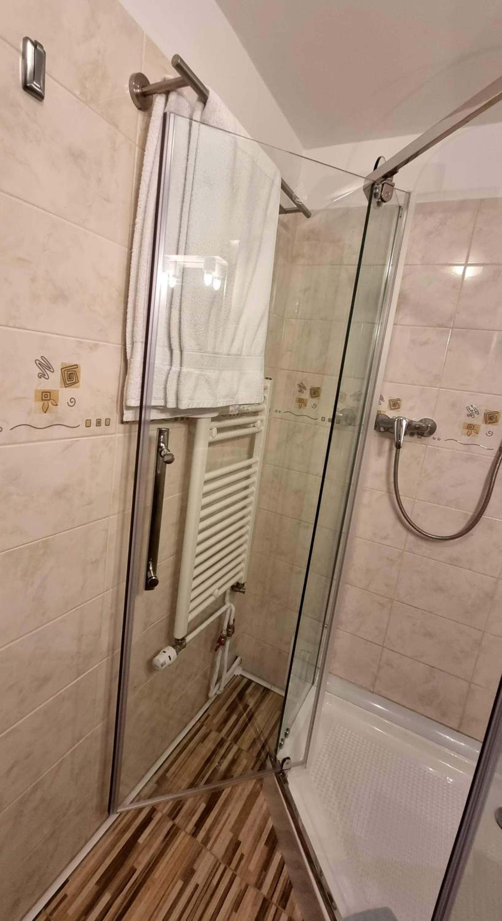 Double Room - Photo 8