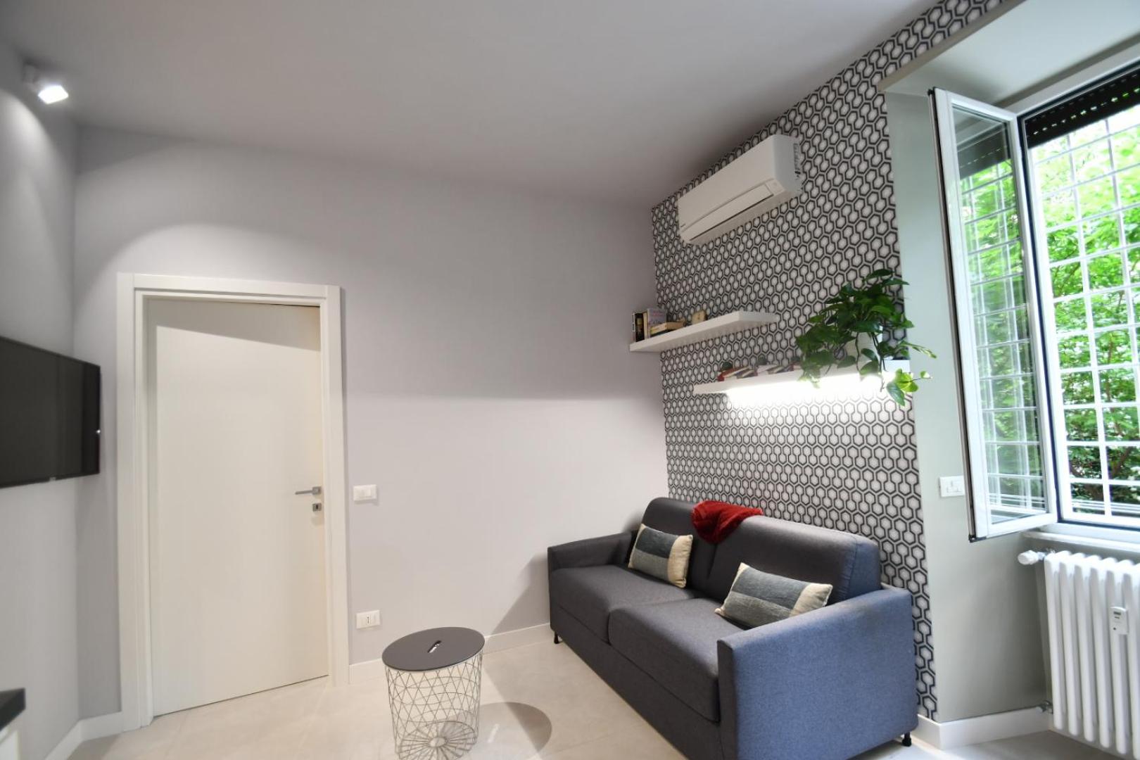 One-Bedroom Apartment photo 1