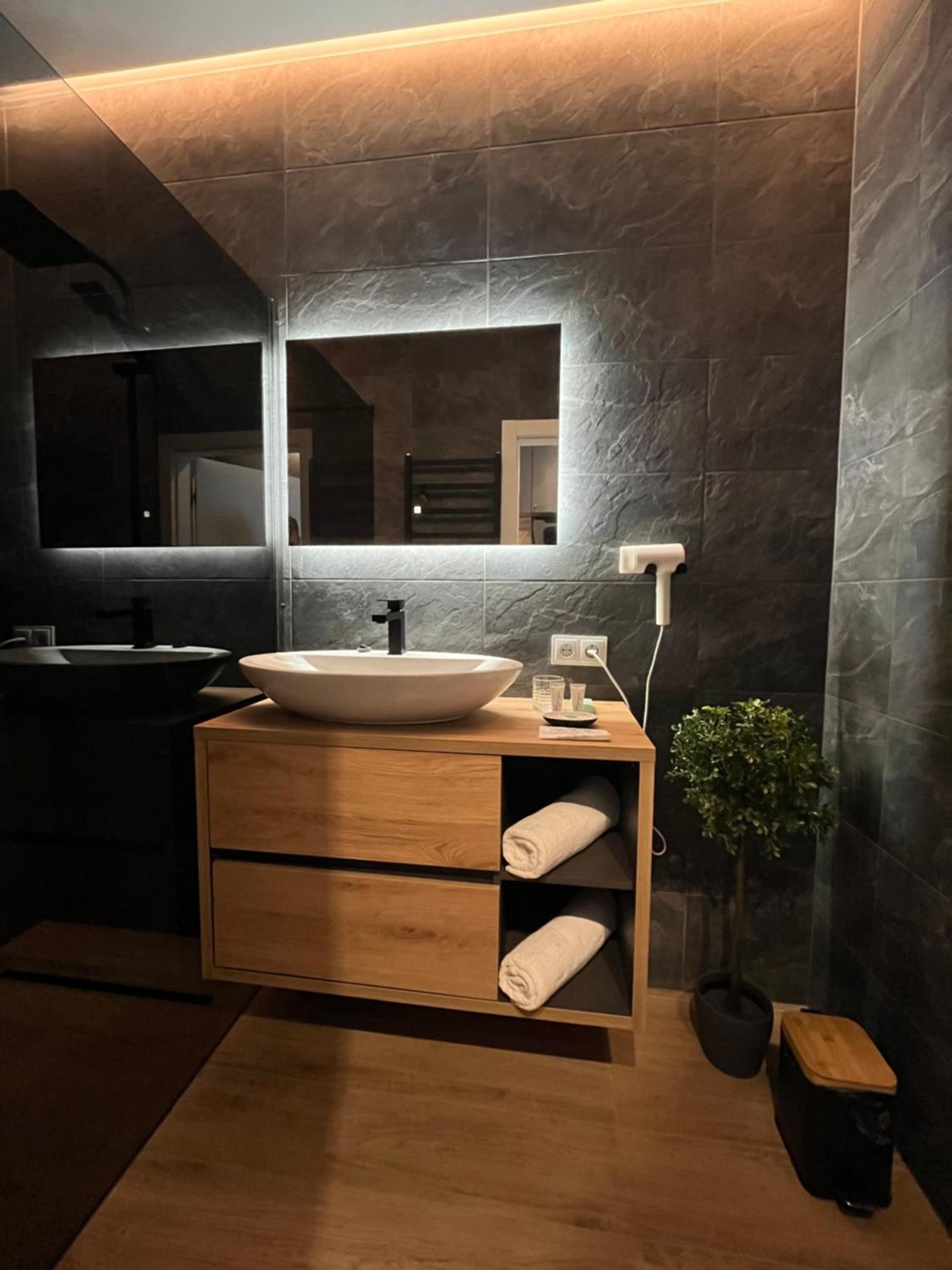 One-Bedroom Apartment - Photo 9