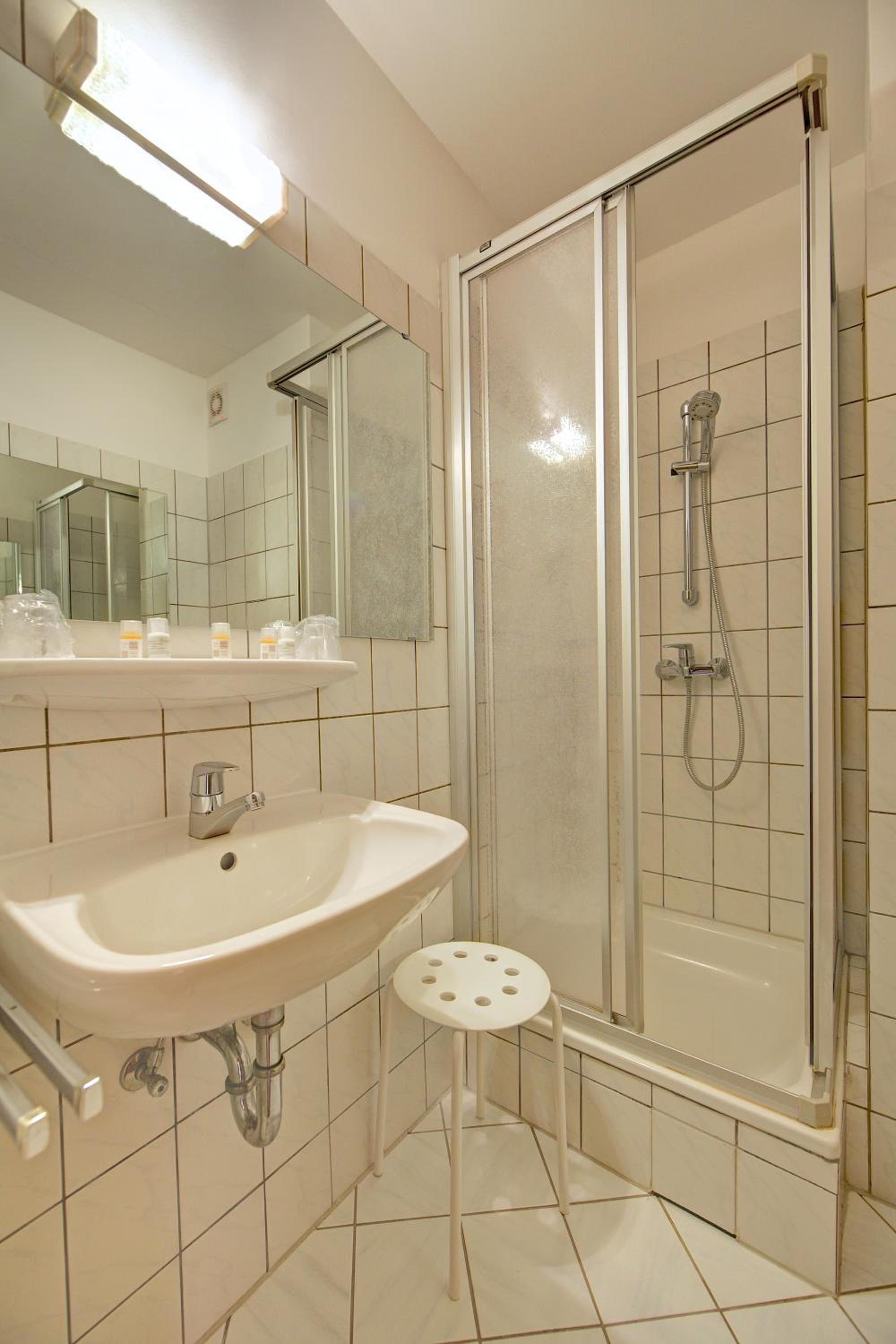 Double Room with Park View - Photo 4