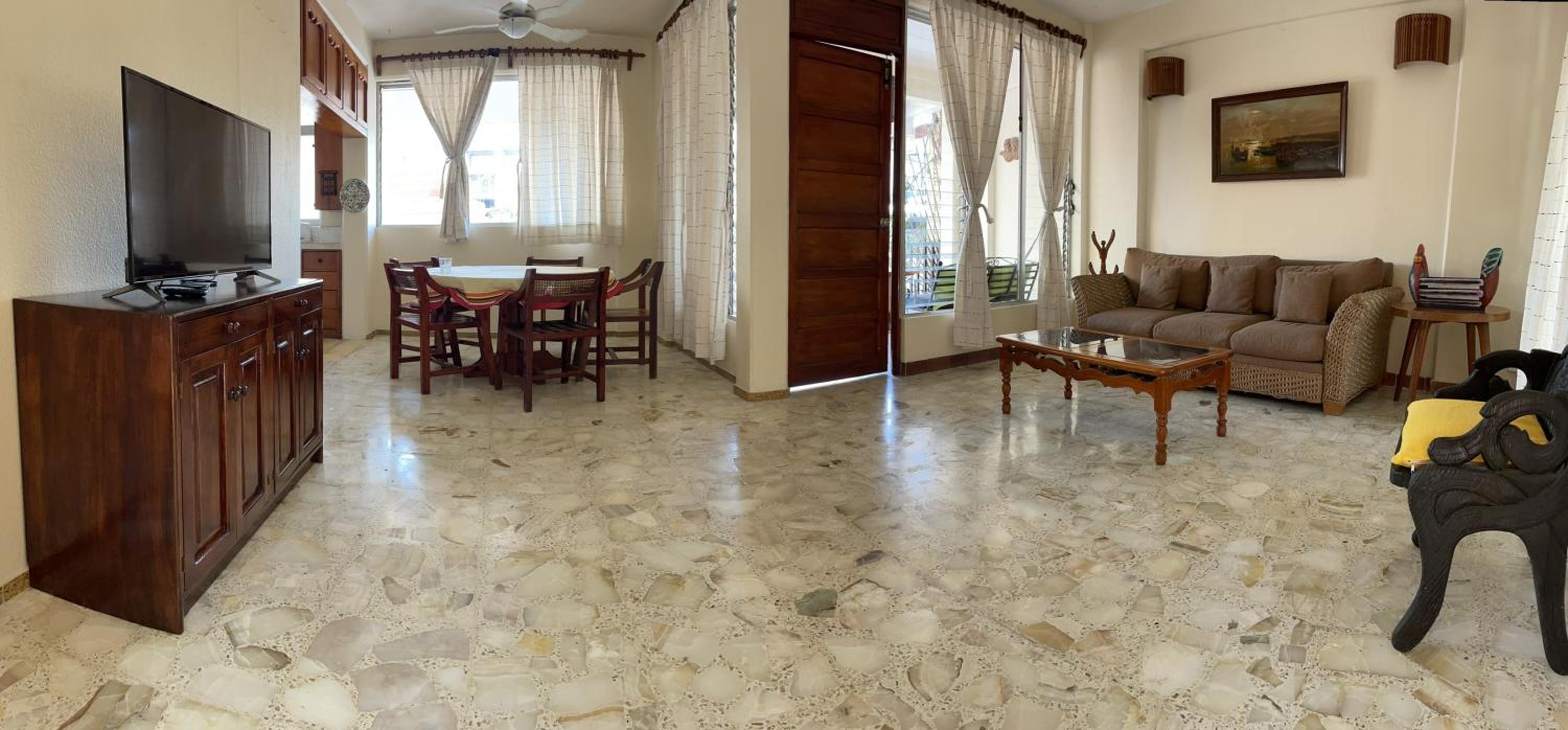 Family Suite with Balcony - Photo 9