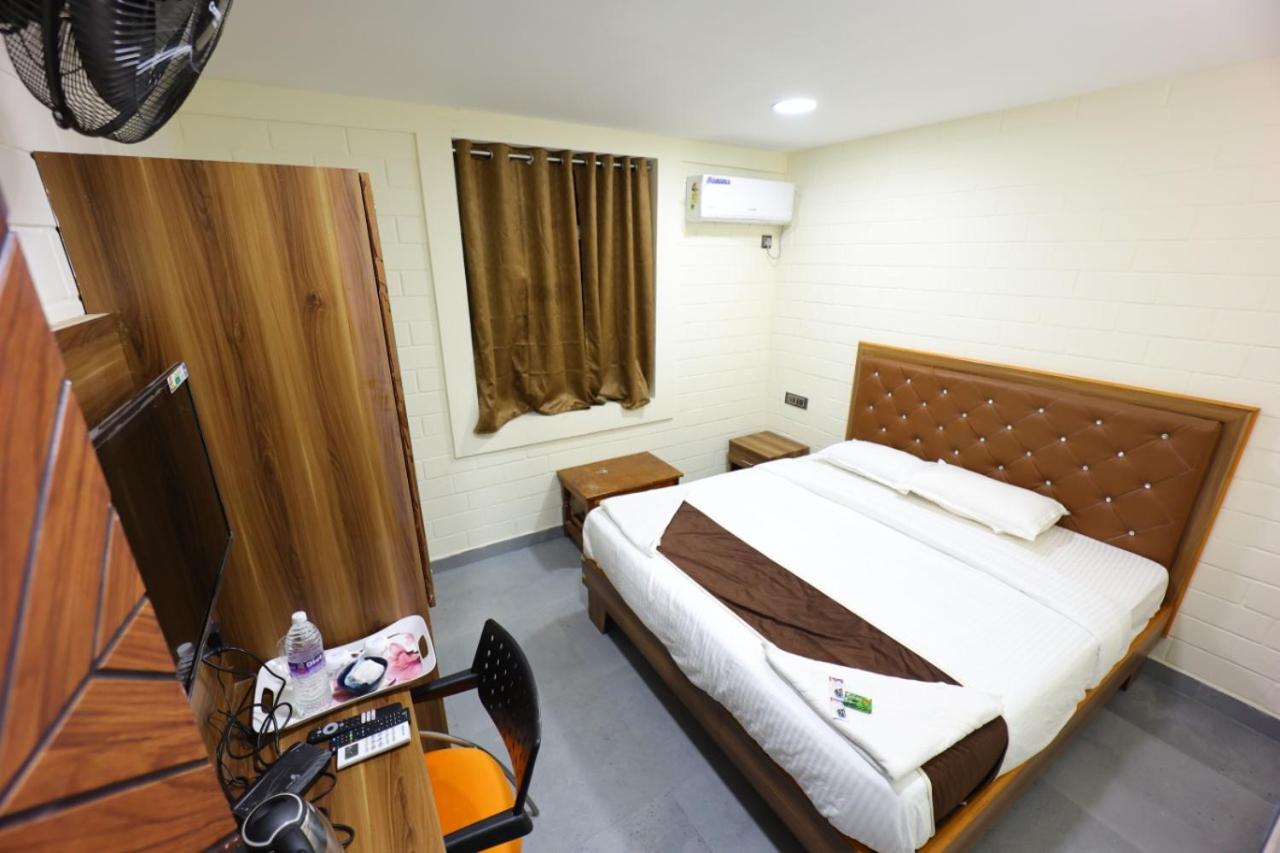 Deluxe Double Room with Balcony photo 2