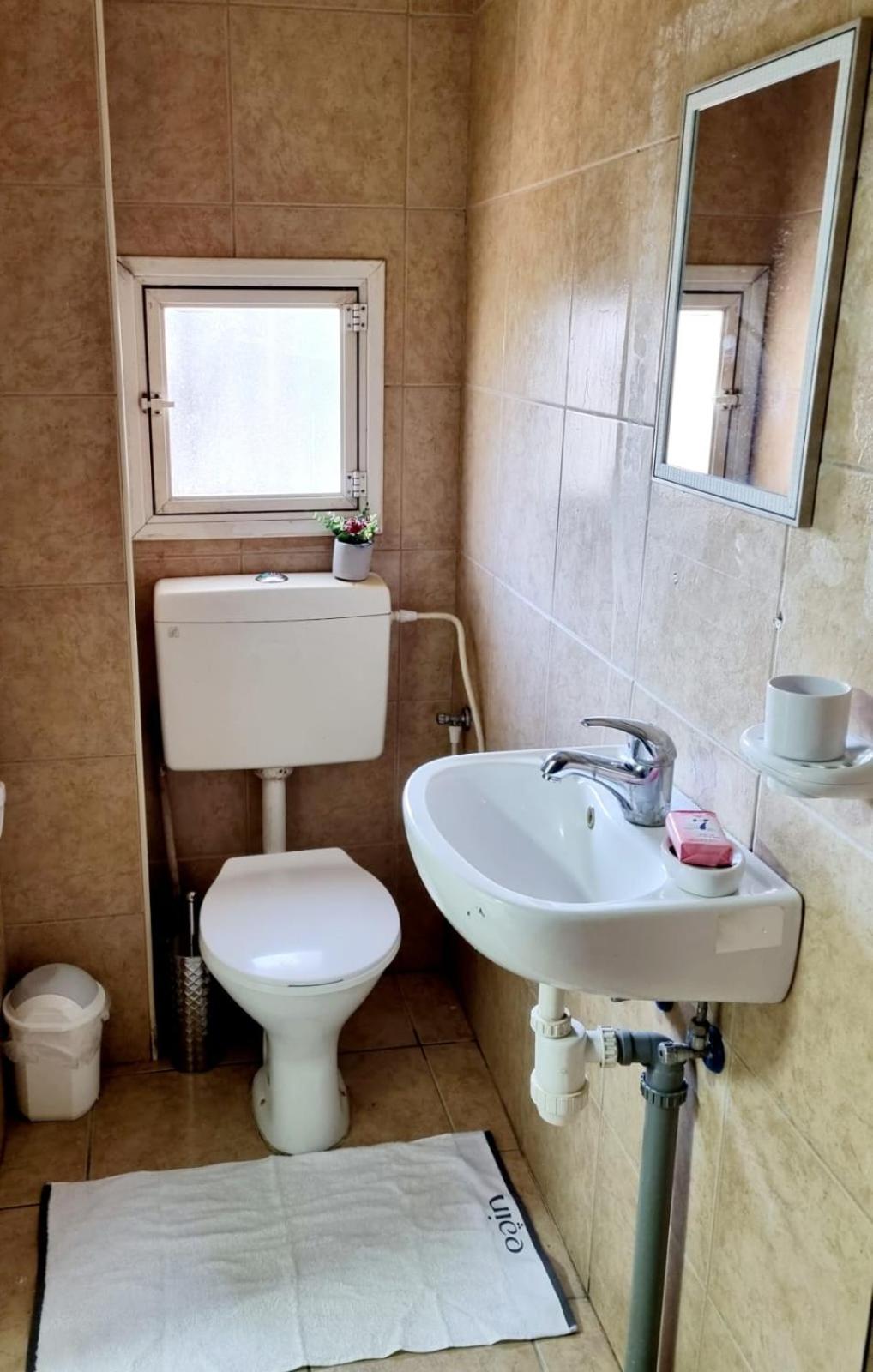 One-Bedroom Apartment - Photo 4