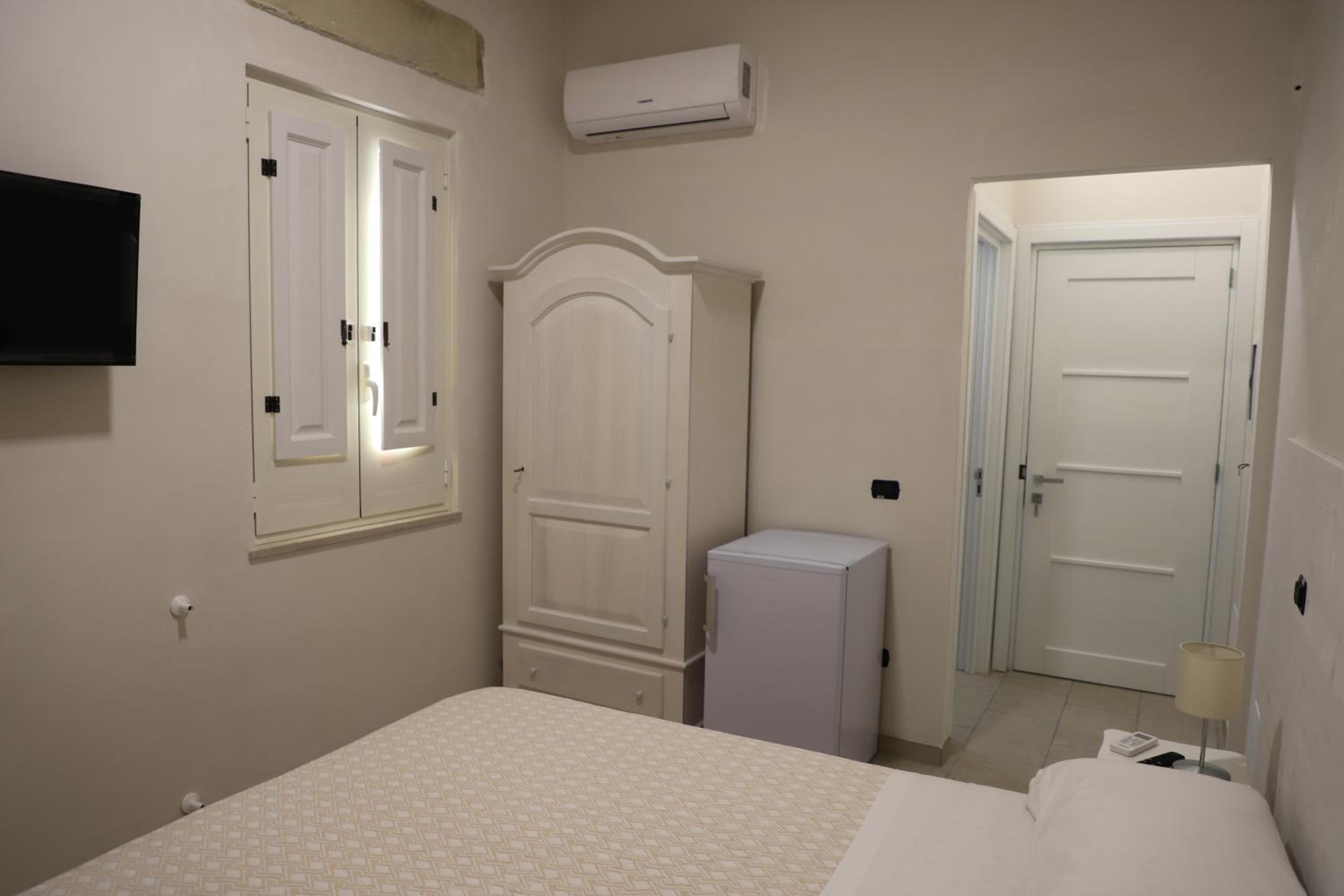 Double or Twin Room with Bathroom photo 3