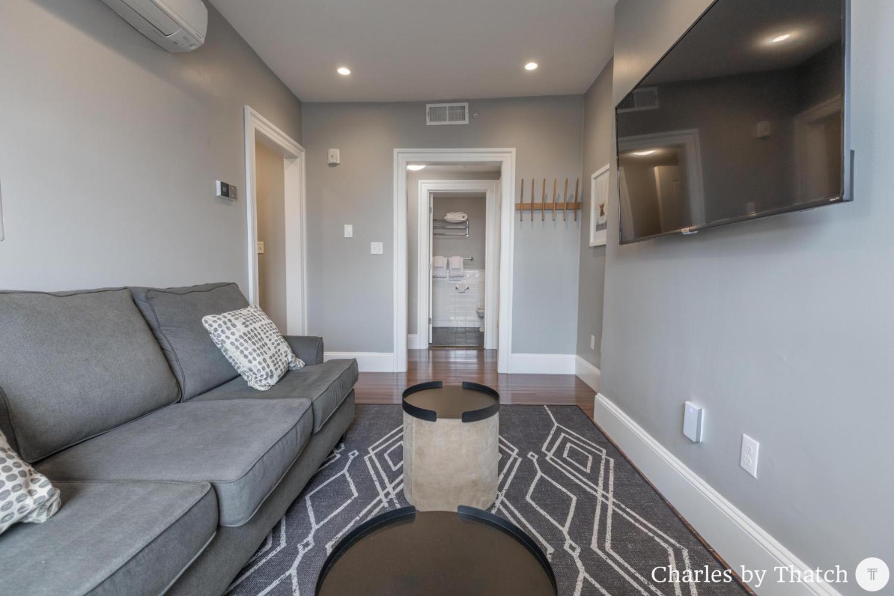 One Bedroom Apartment (4) - Photo 2