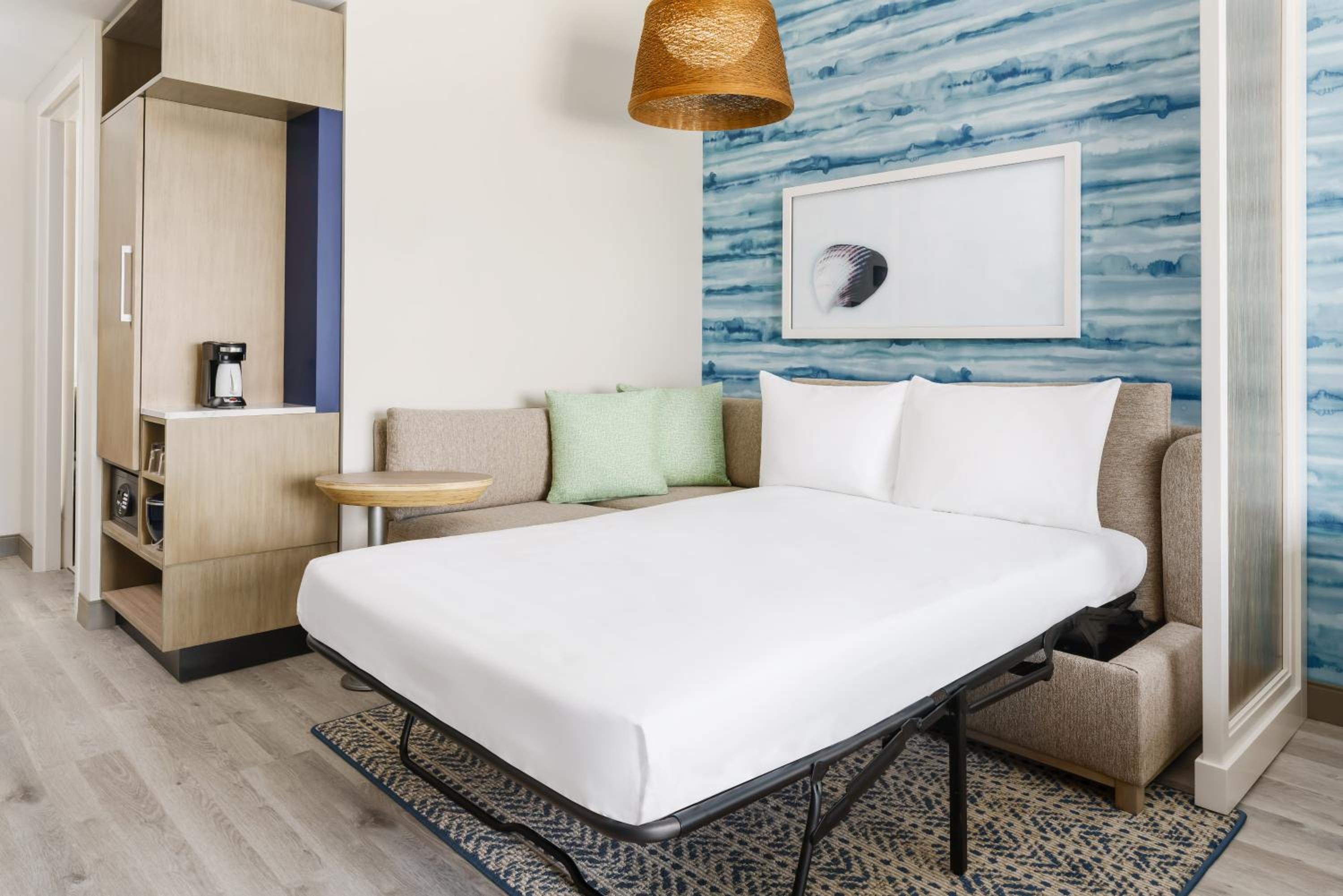King Suite with Sofa Bed, Balcony and Gulf View - Disability Access - Photo 3