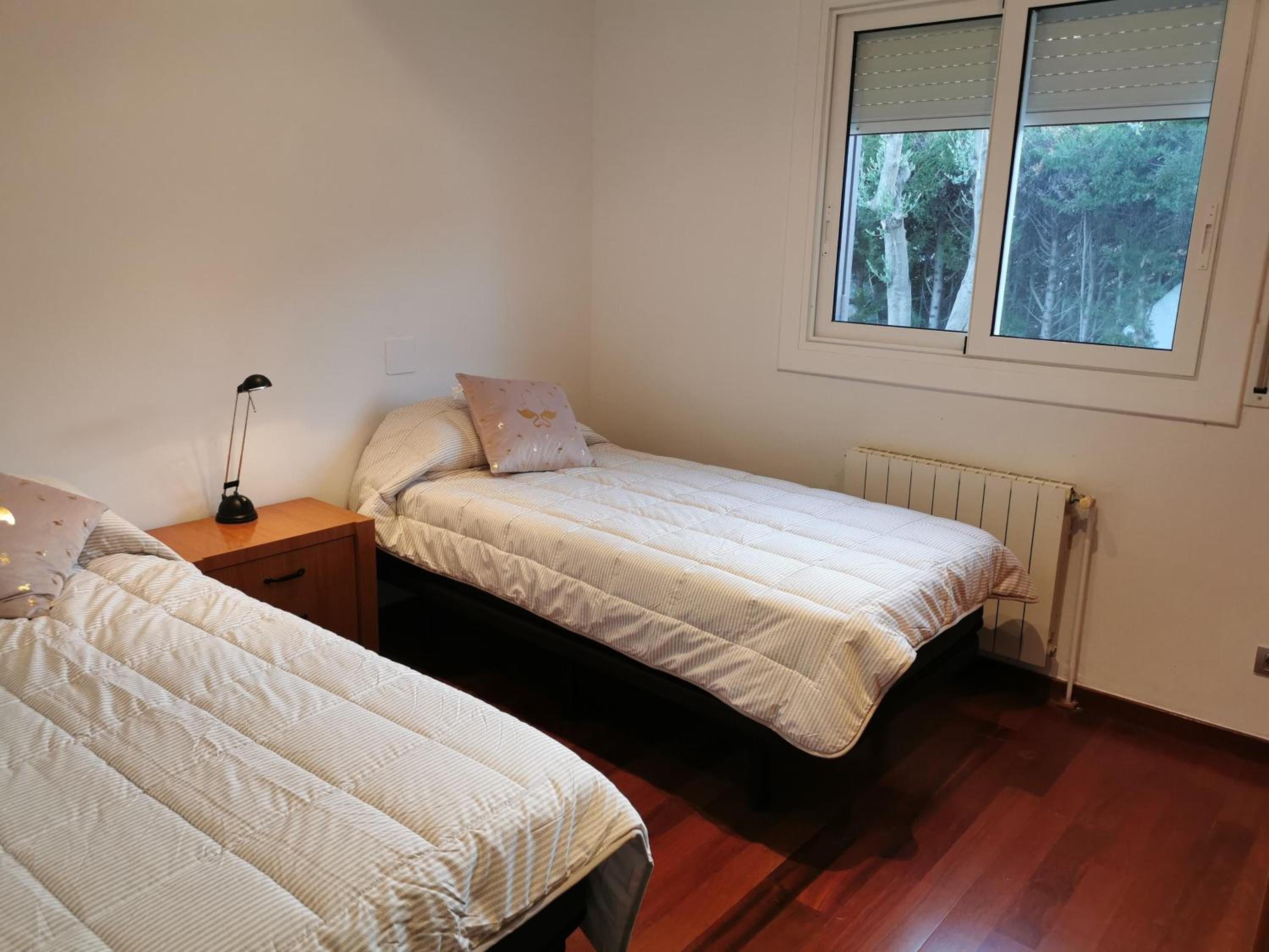 Five-Bedroom House photo 2