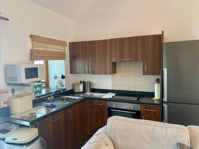 Two-Bedroom House - Photo 18