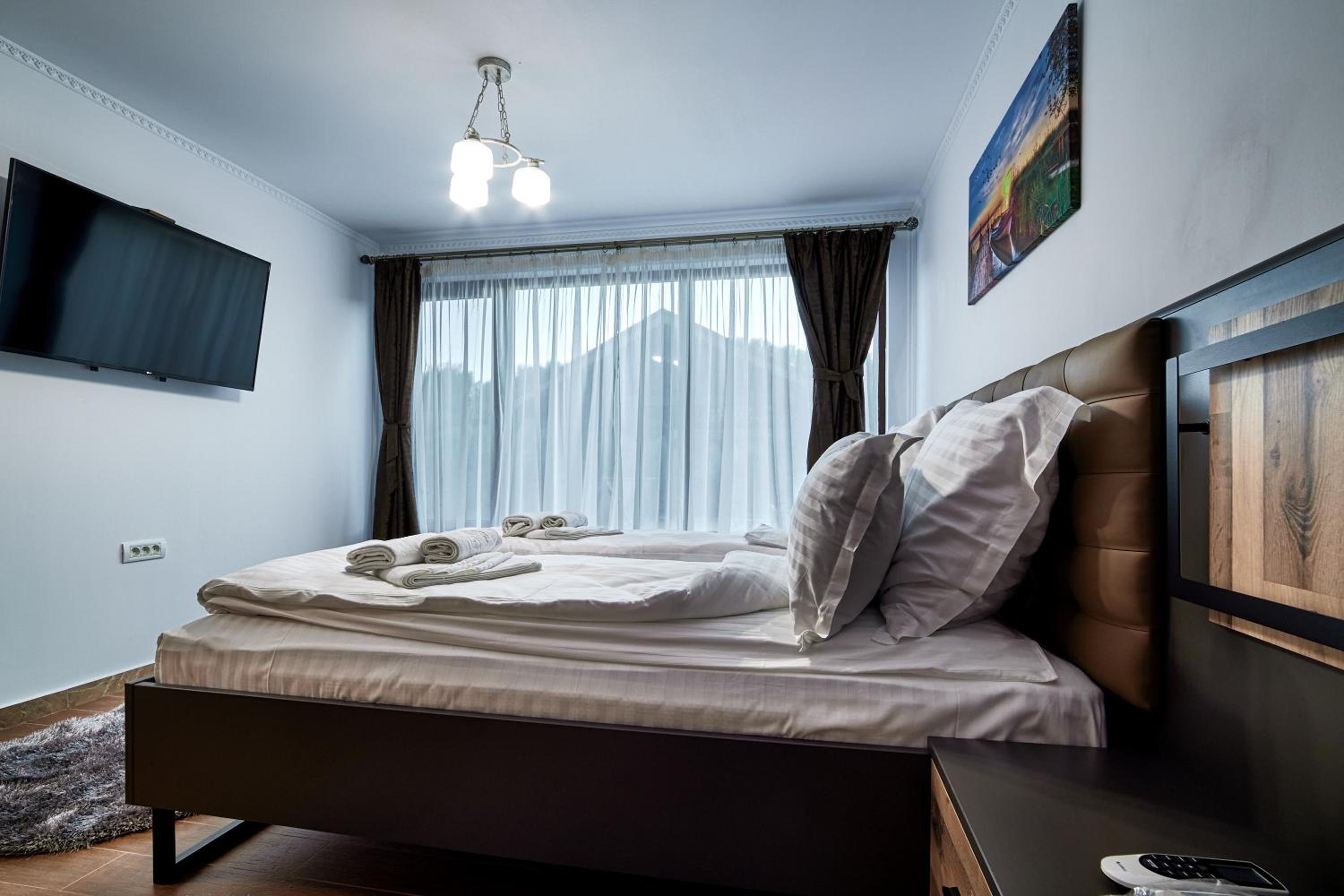 Deluxe Double Room with Bath photo 2