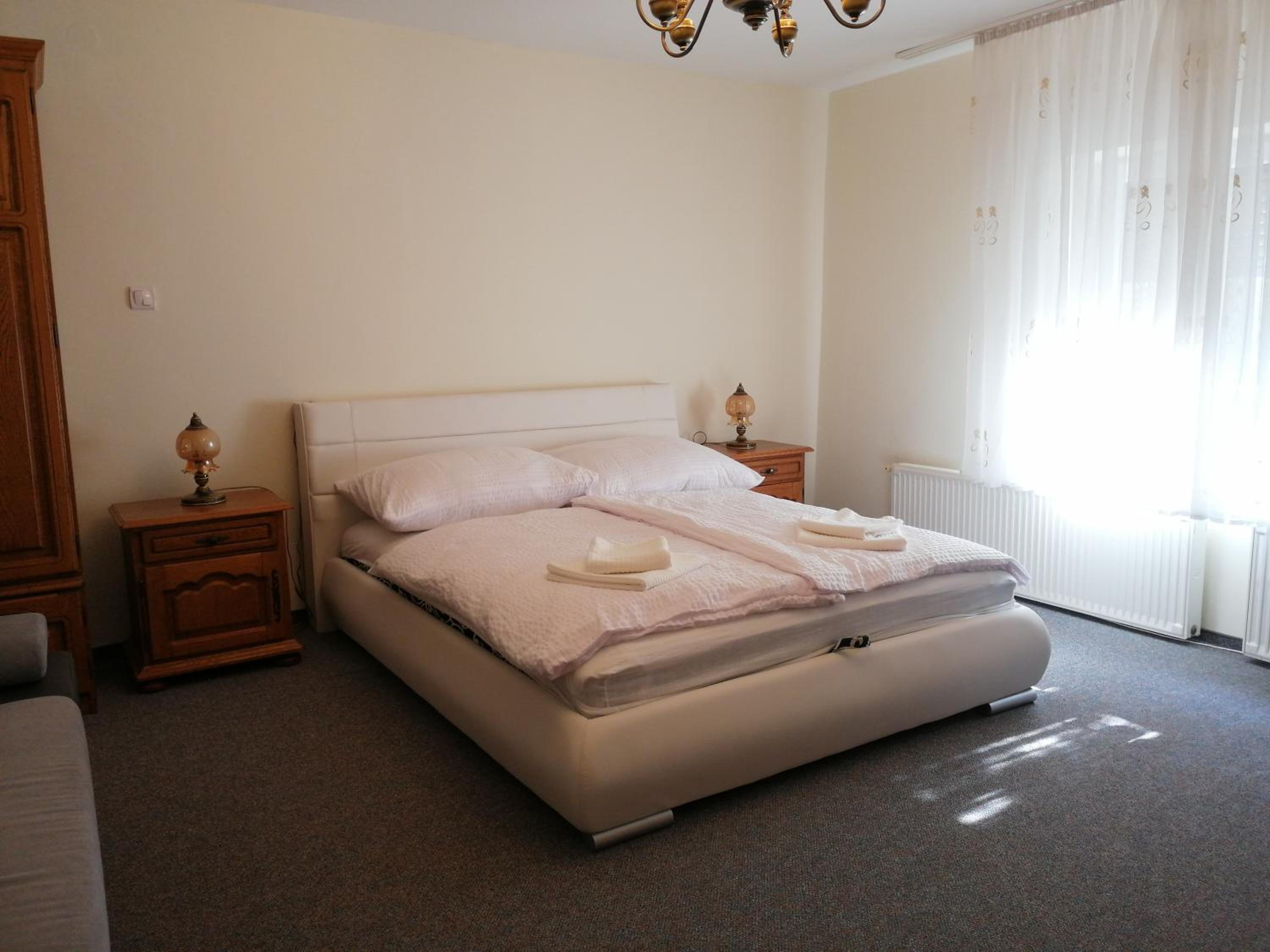 One-Bedroom Apartment photo 1