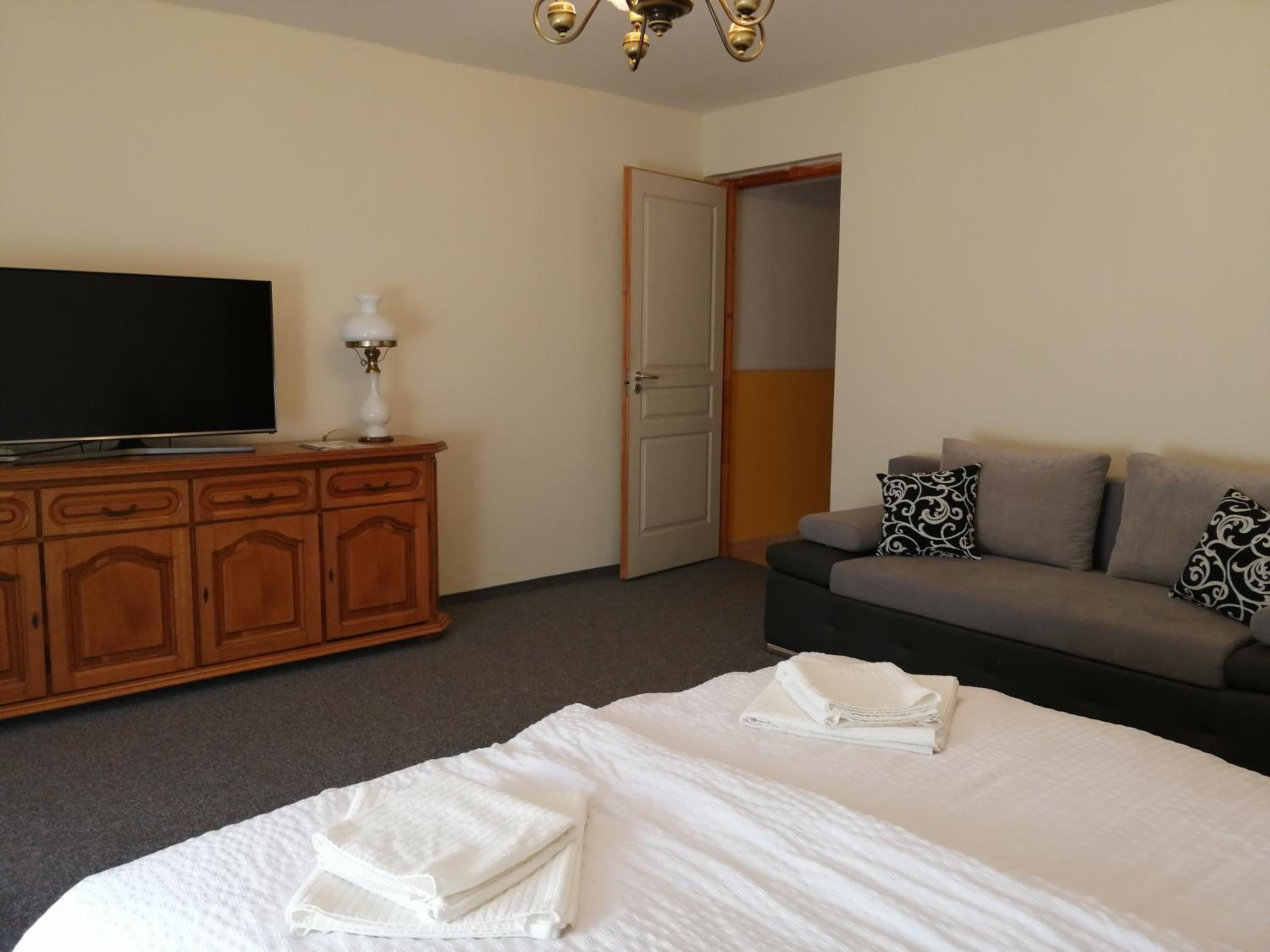 One-Bedroom Apartment photo 2