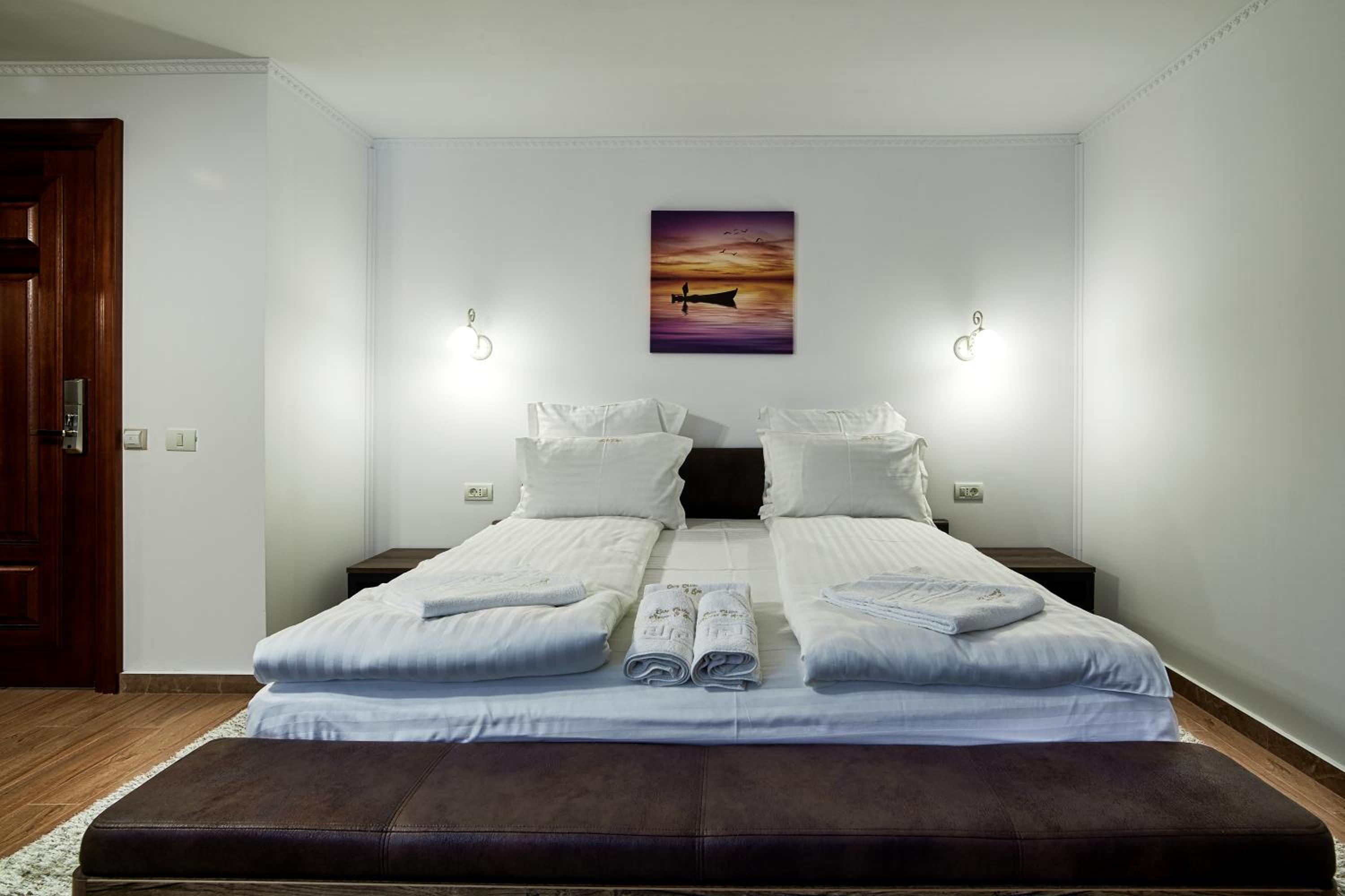 Large Double Room photo 1
