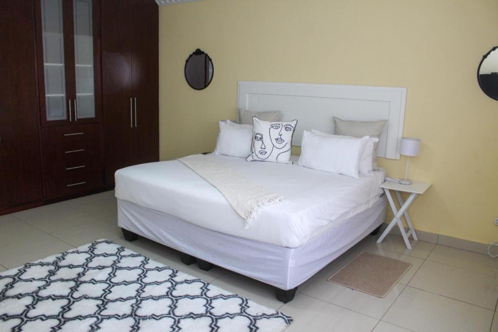 Deluxe King Room photo 2