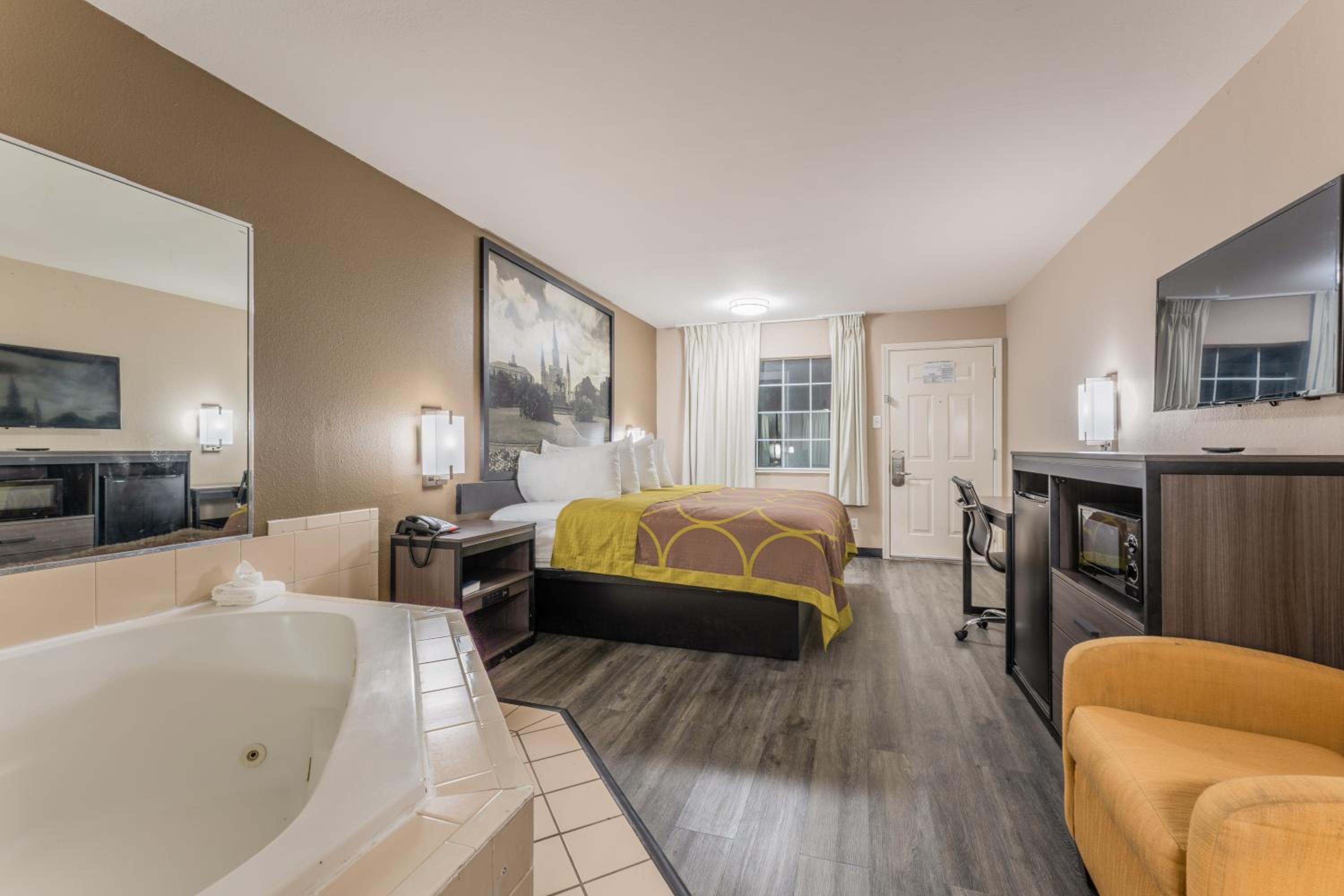 King Suite With Jetted Tub - Non-Smoking photo 2